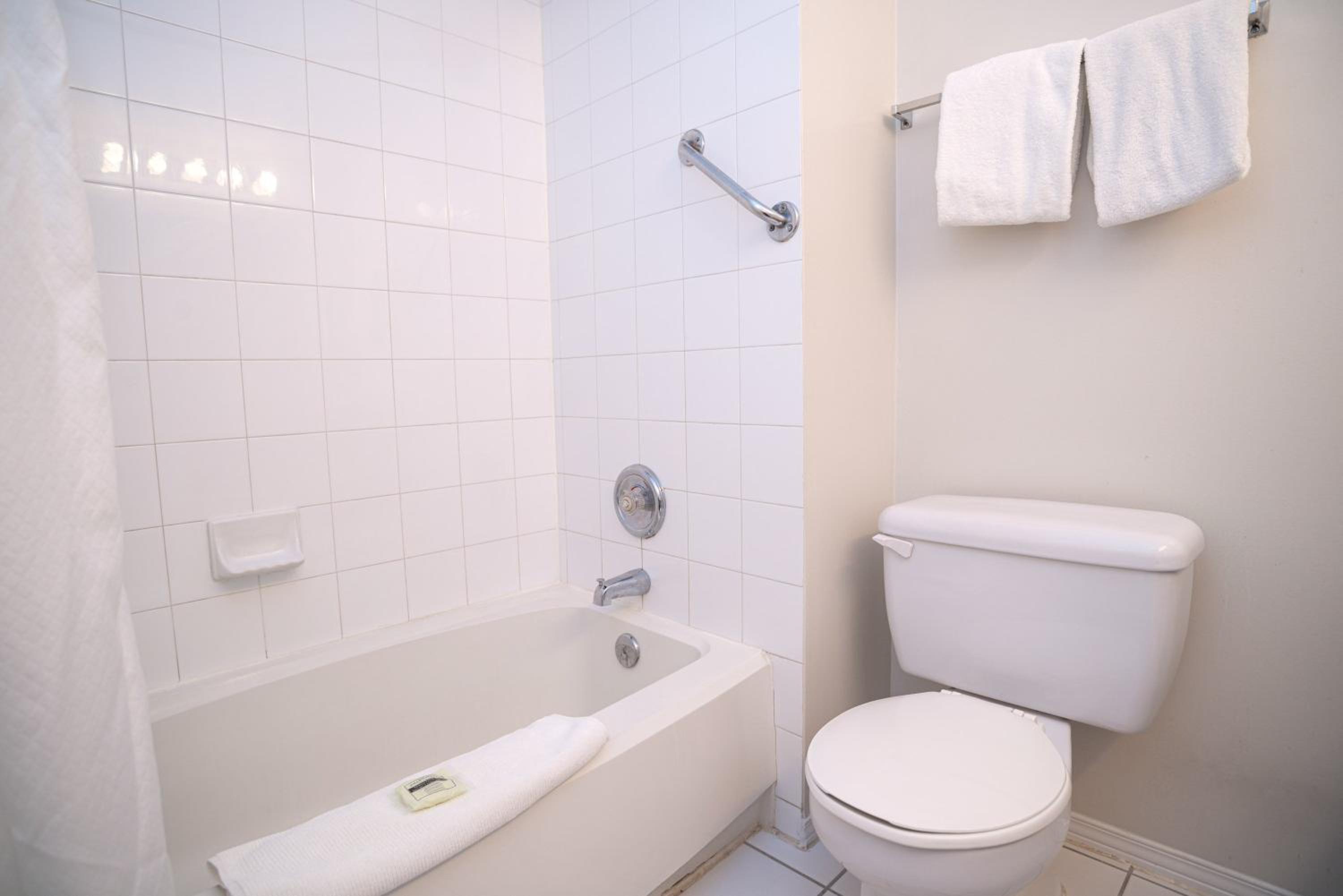 2 Bedroom Suite, 1 King, 1 Queen, Sofa Bed, Kitchen - Photo 7