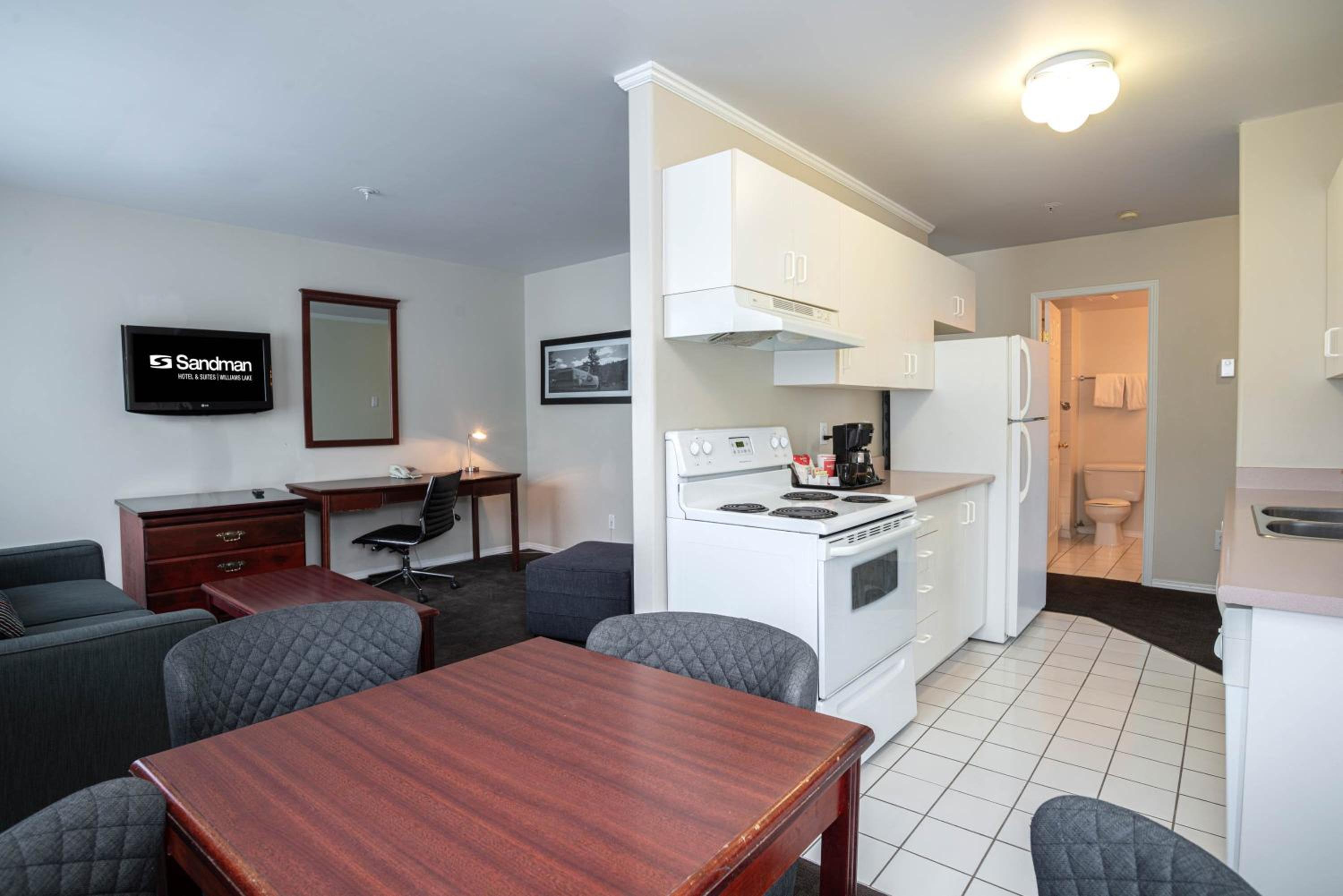 2 Bedroom Suite, 1 King, 1 Queen, Sofa Bed, Kitchen - Photo 2