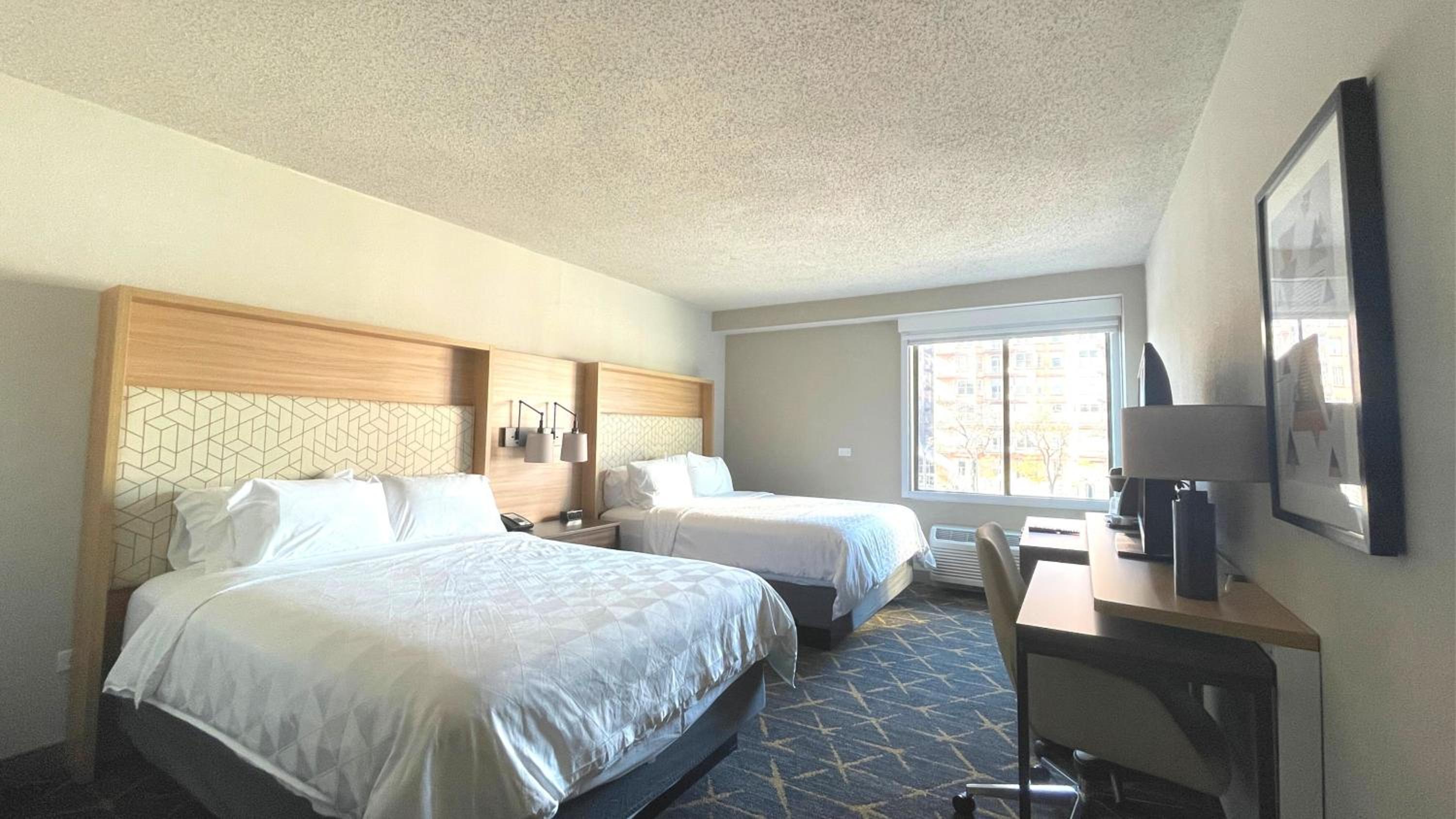 Queen Room with Two Queen Beds and Mobility Accessible Tub - Photo 3