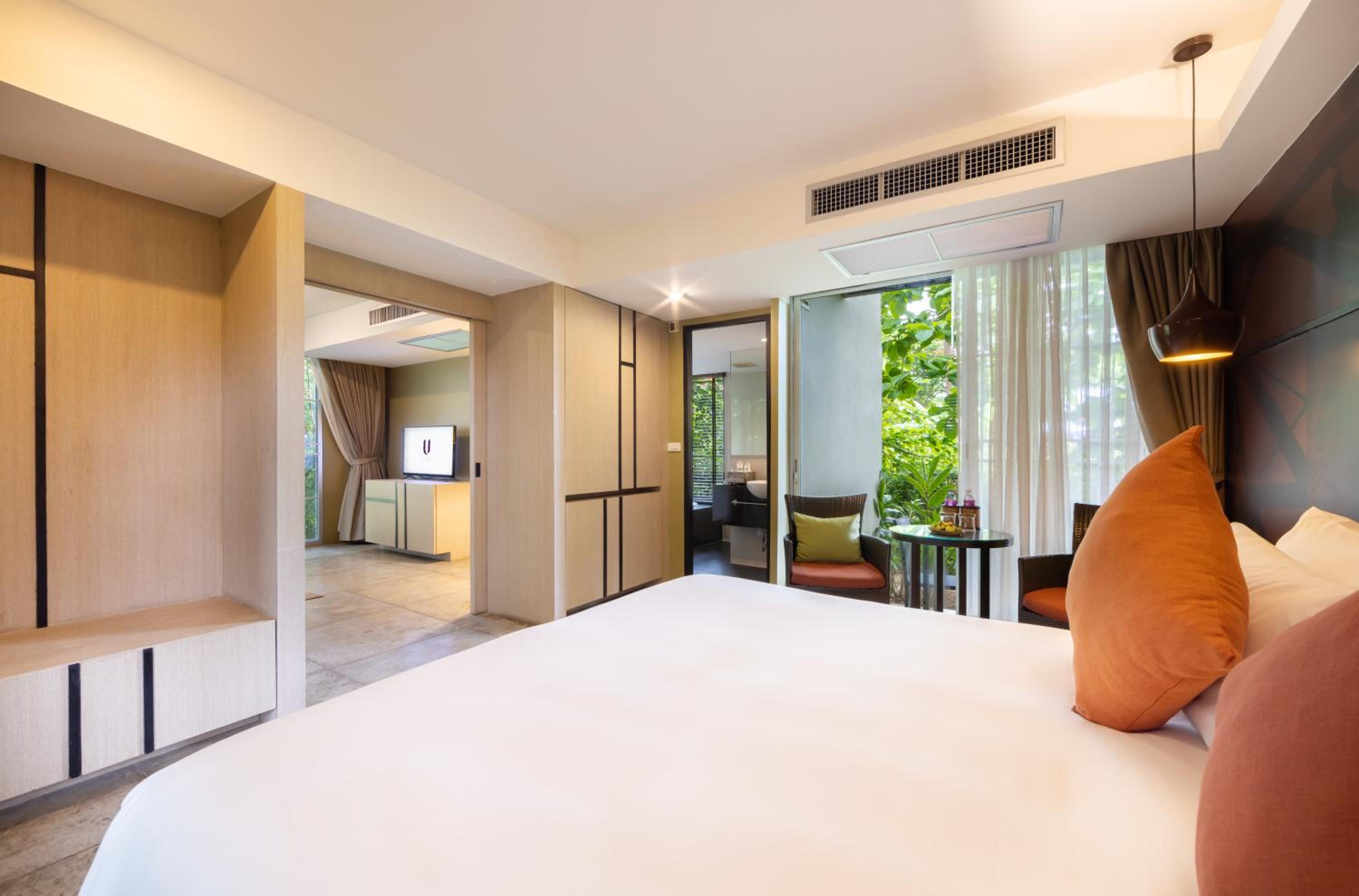 Suite with Bathtub ( 24 hours Use of Room ) - Photo 3