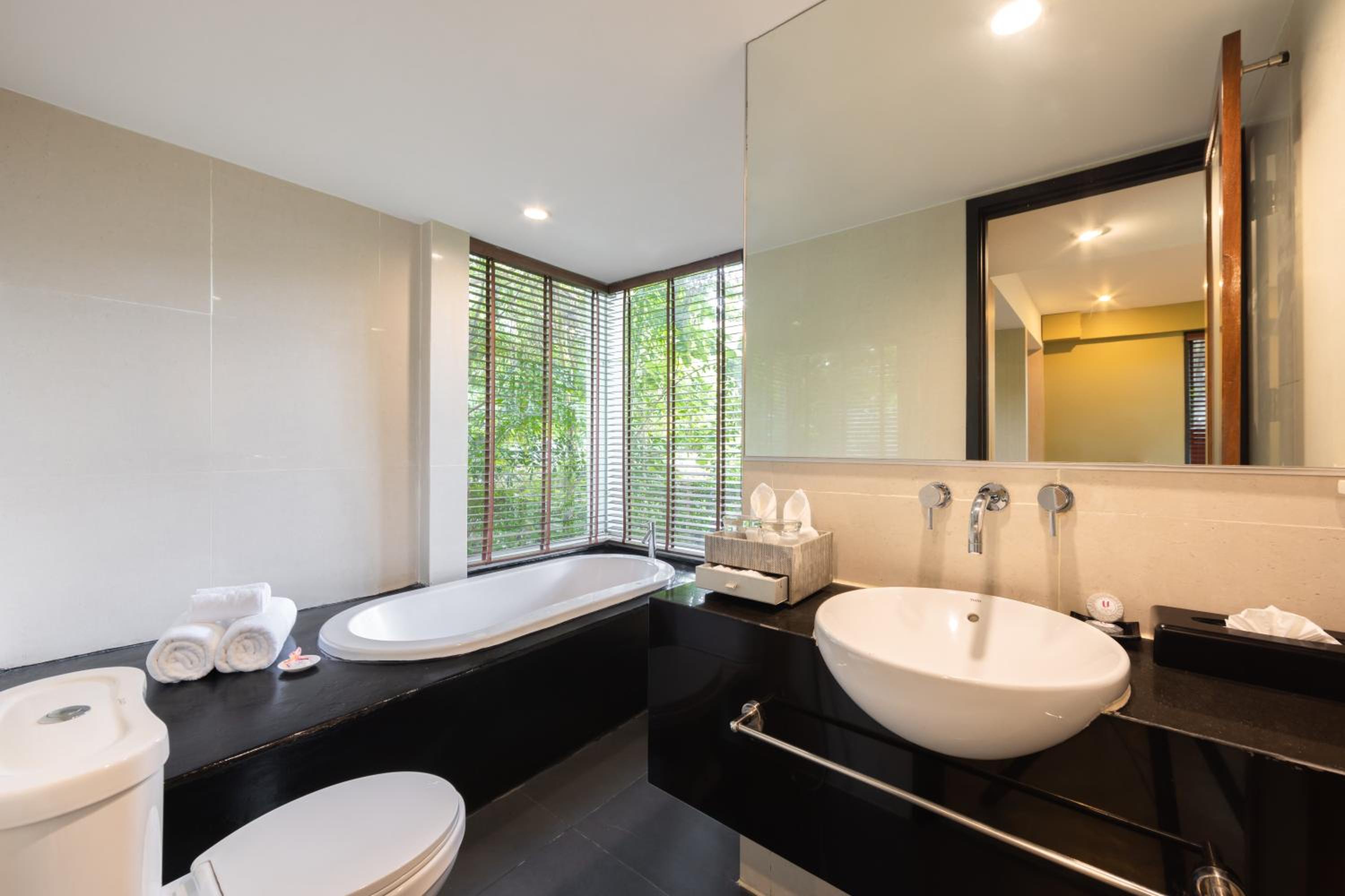 Riverside Suite with Bathtub ( 24 hours Use of Room ) - Photo 1