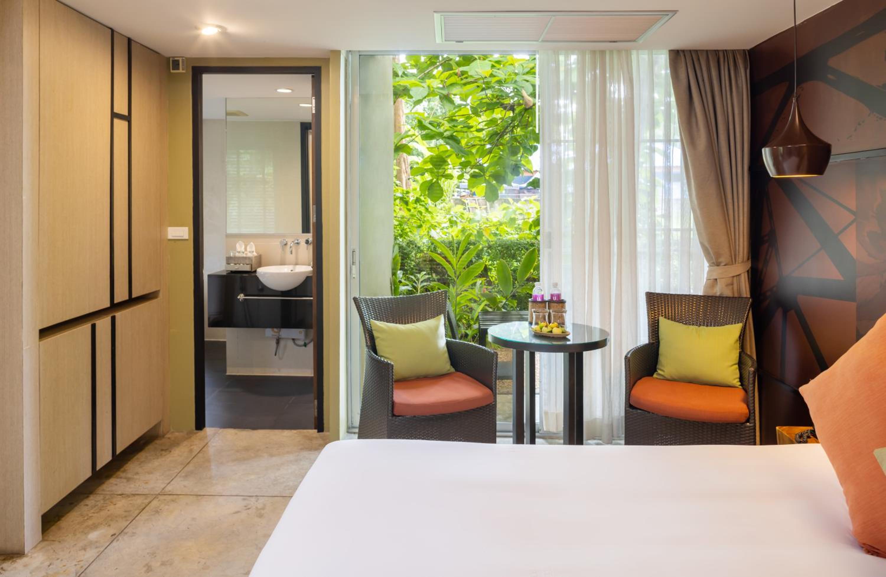 Suite with Bathtub ( 24 hours Use of Room ) - Photo 2