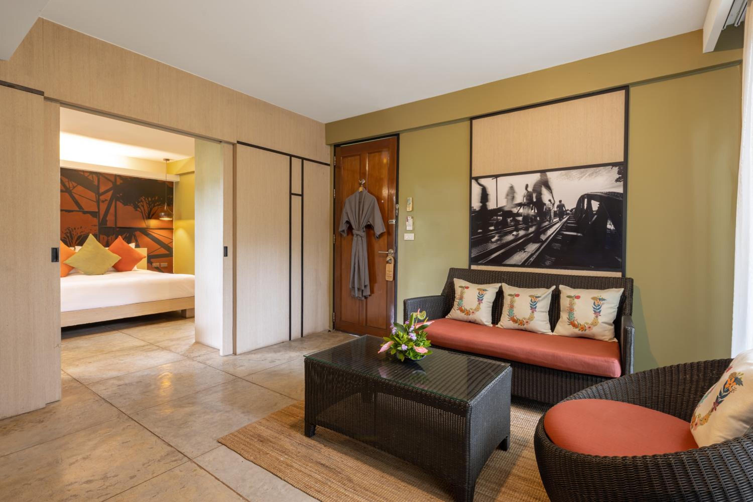 Suite with Bathtub ( 24 hours Use of Room ) - Photo 4