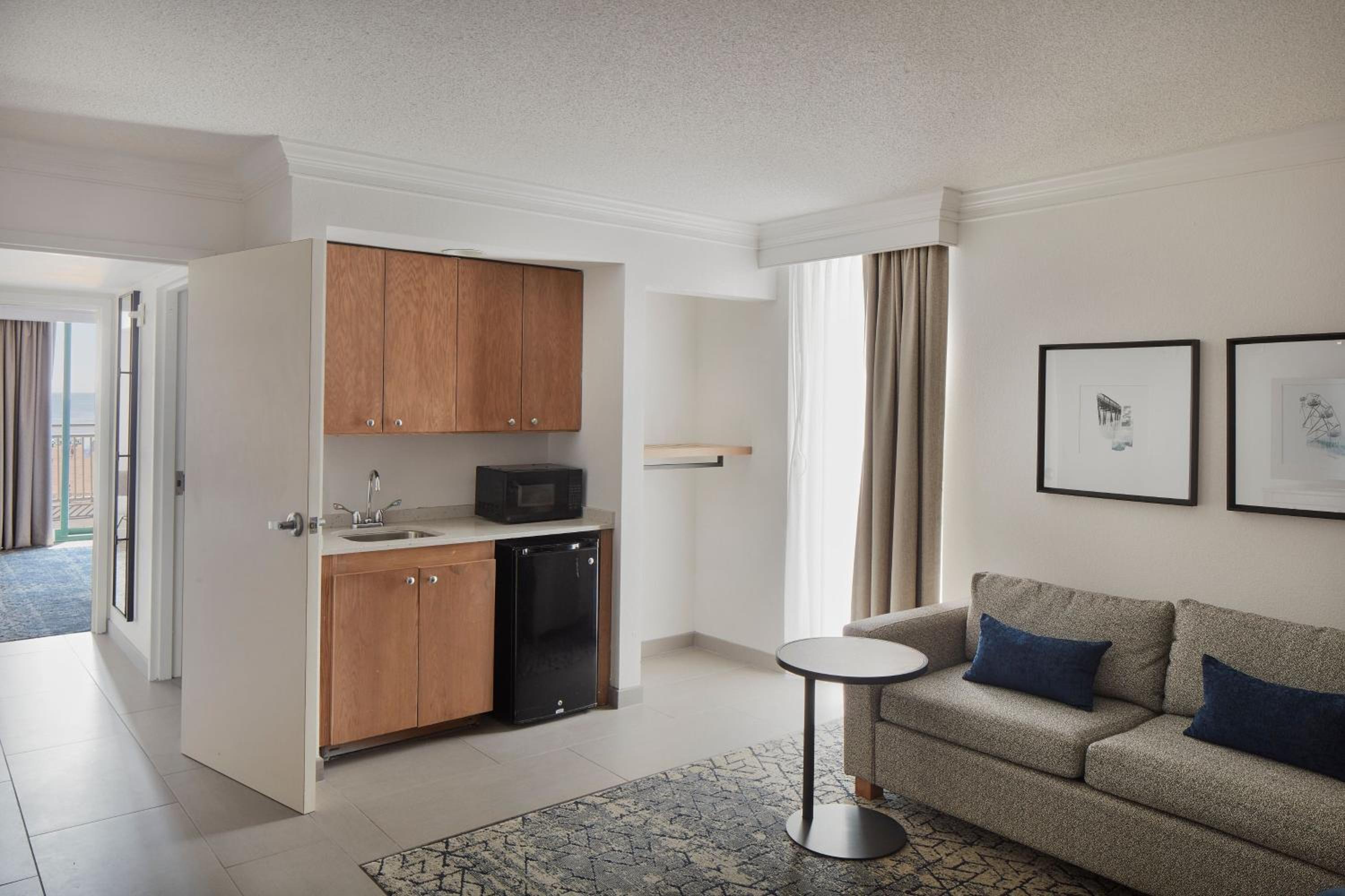 One-Bedroom Oceanfront King Suite with Sofa Bed - Photo 2