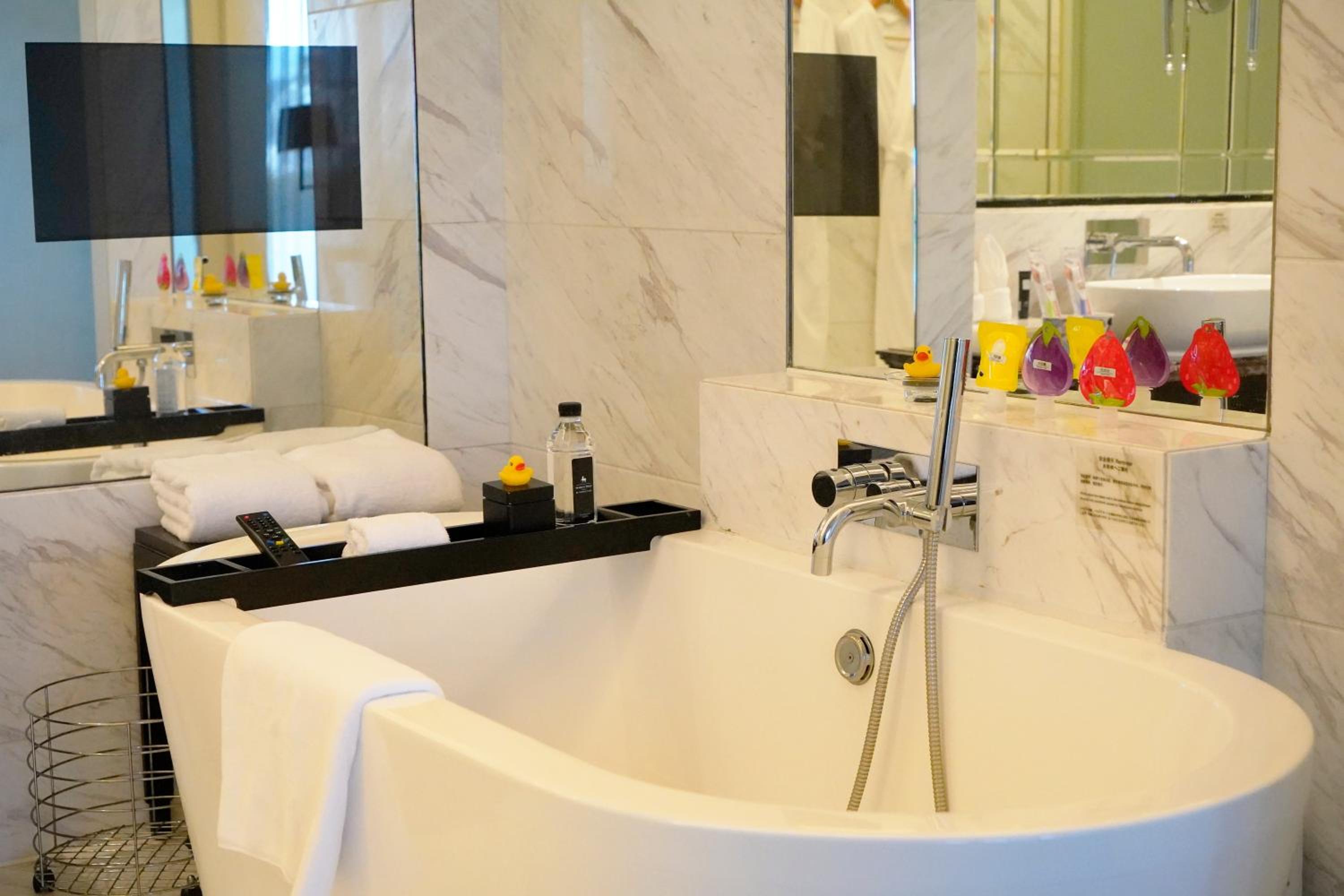 Premier Lake View King（Complimentary soft drinks and snacks in mini bar） - Photo 7