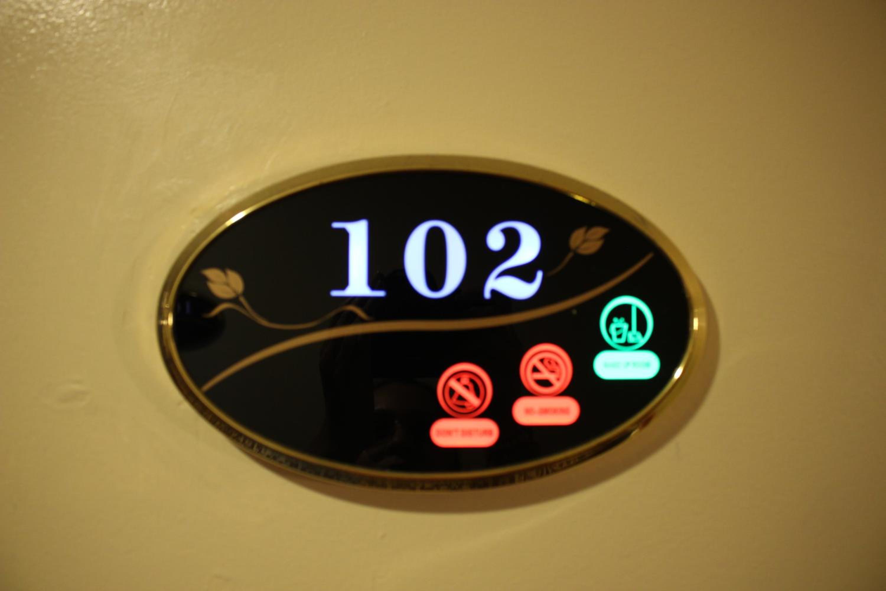 Queen Suite - Non-Smoking photo 2