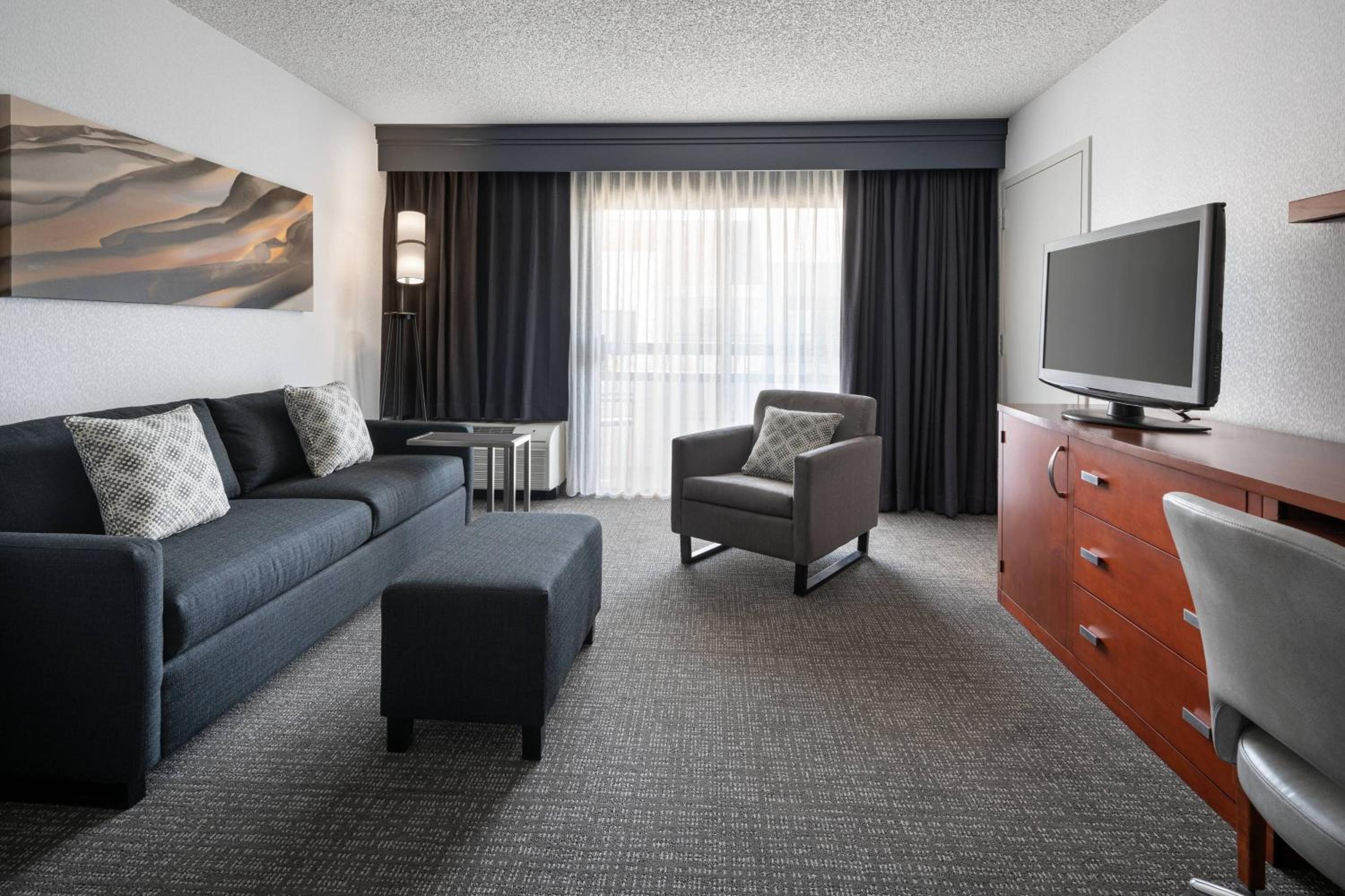 Suite, 1 King, Sofa bed - Photo 2