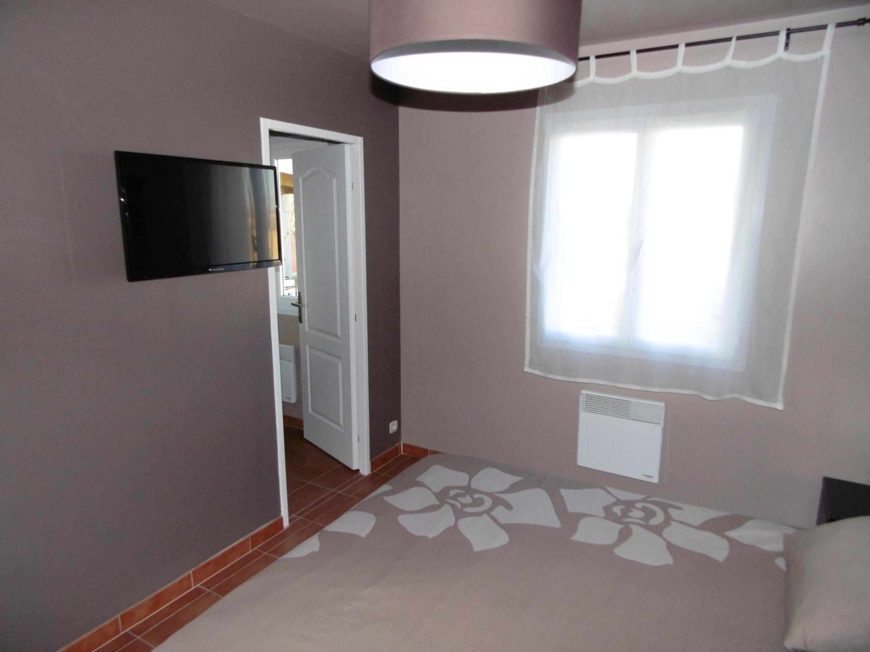 Queen Room with Pool View photo 3