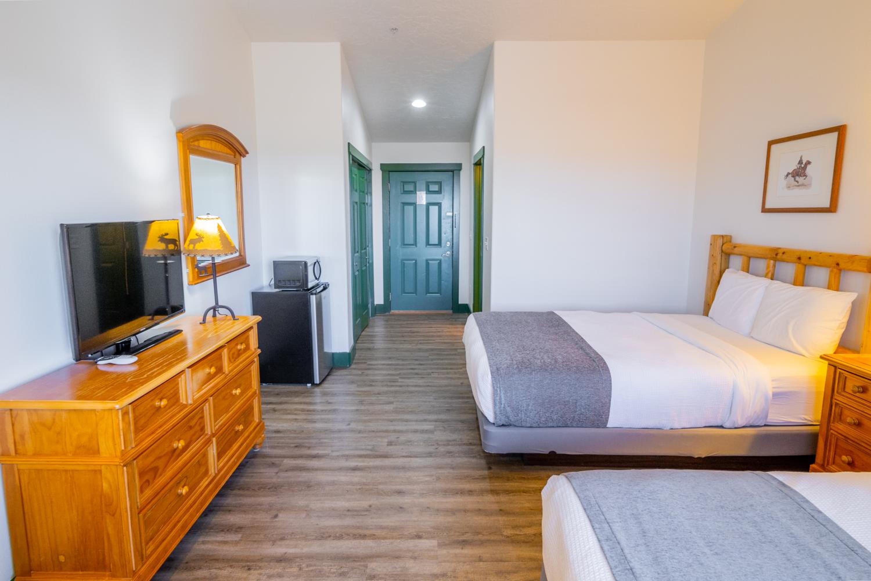 Queen Room with Two Queen Beds photo 1