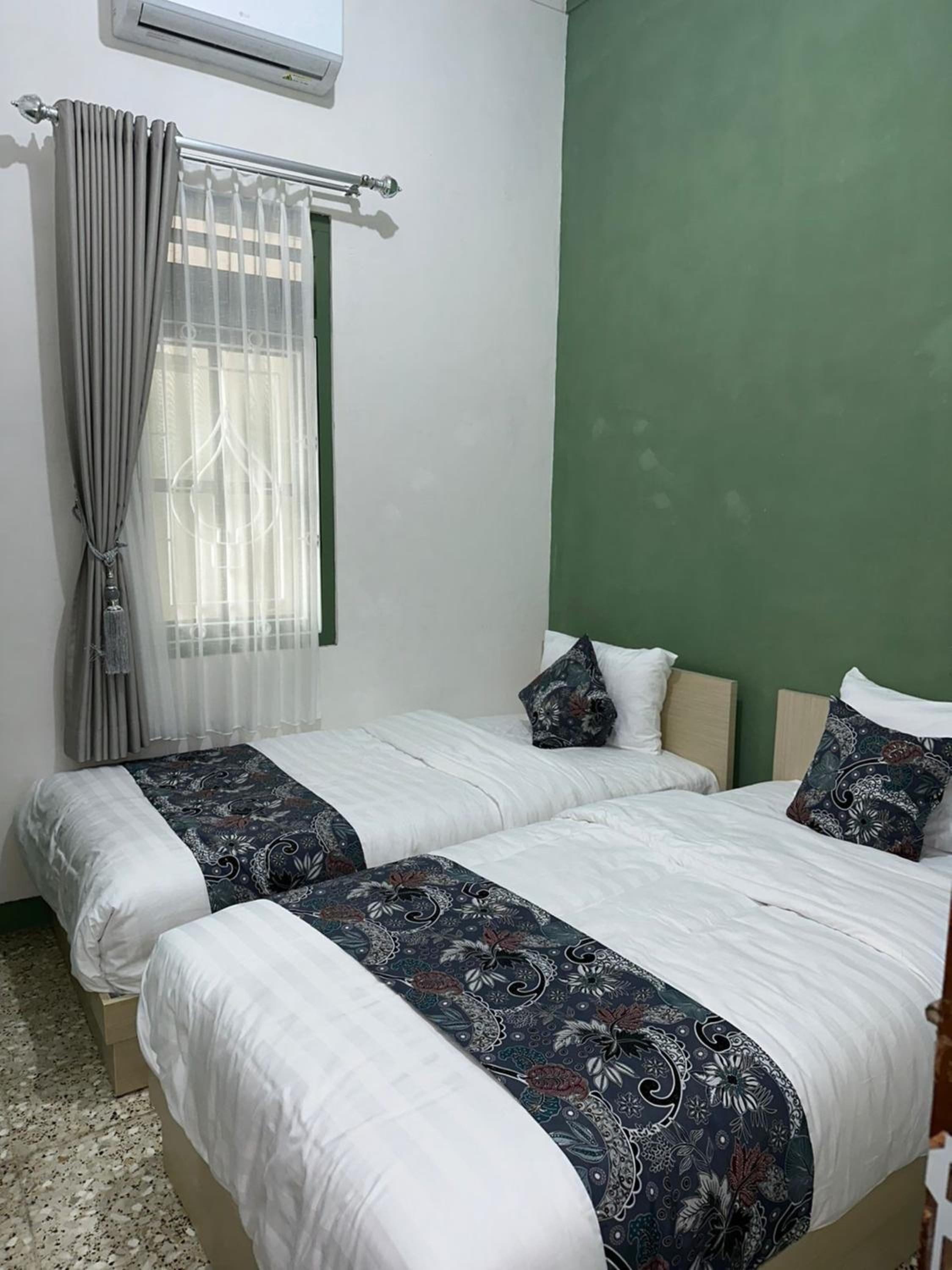 Three-Bedroom House photo 3