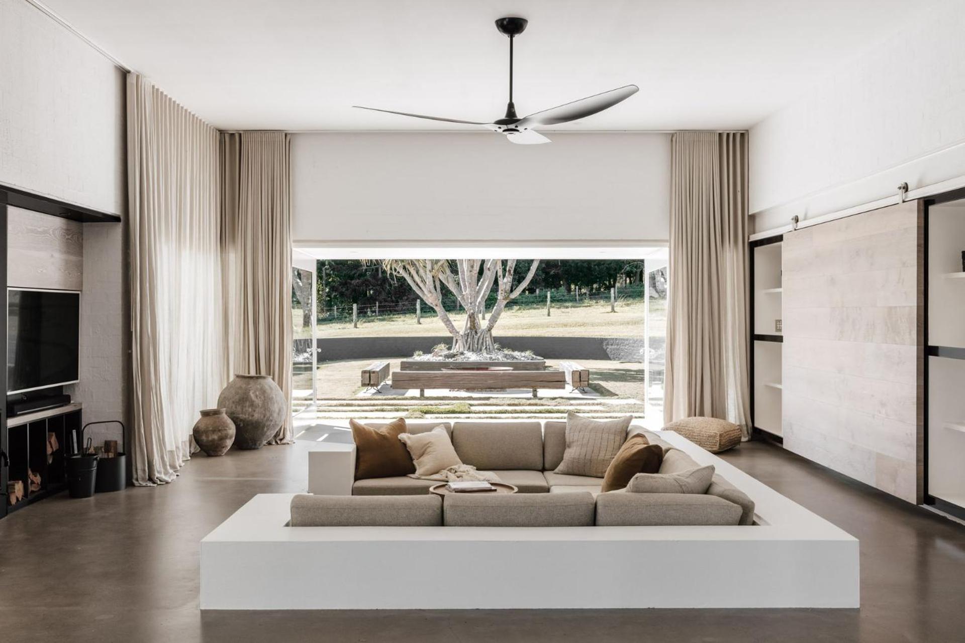 Five-Bedroom House photo 1