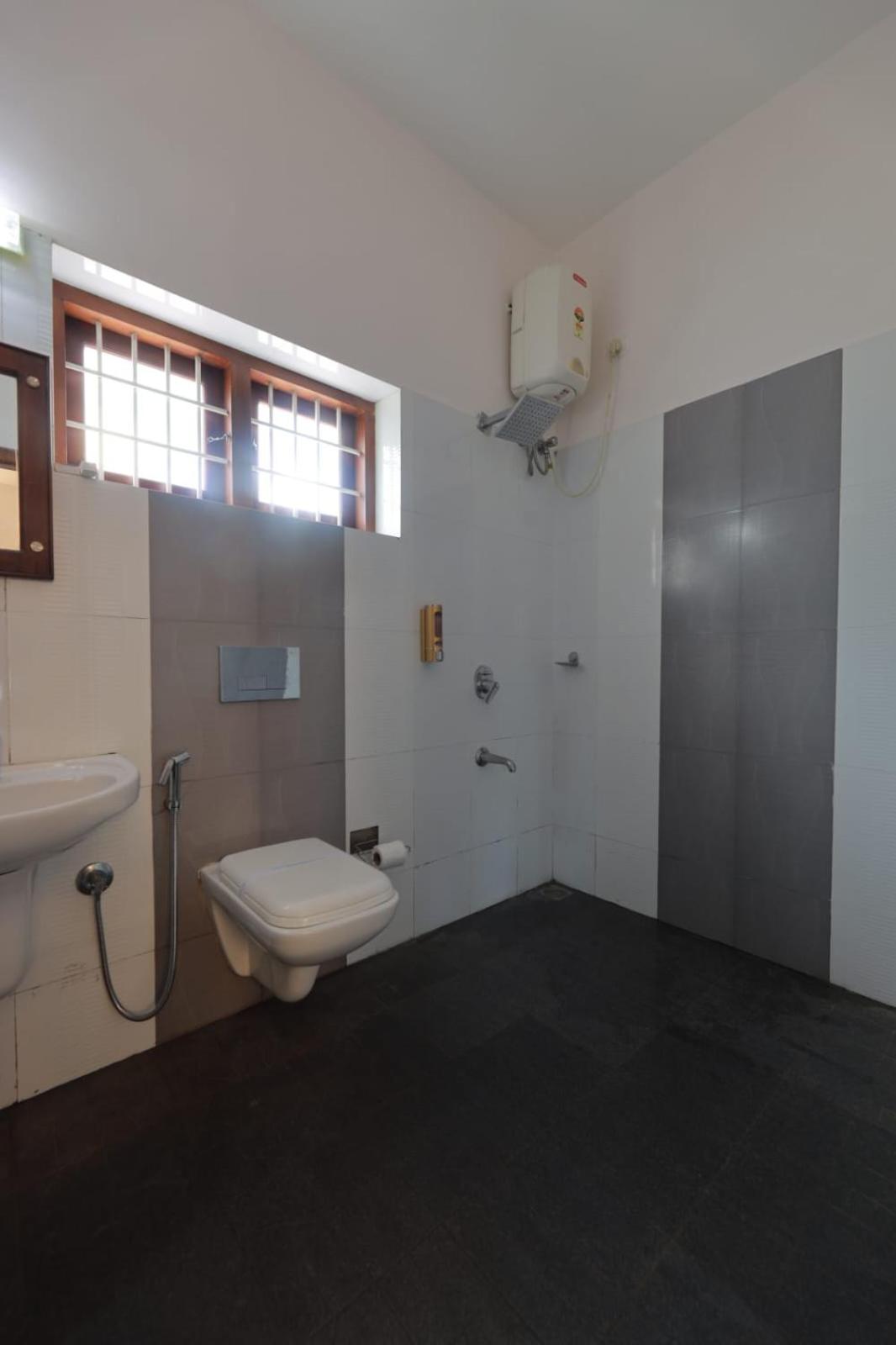Deluxe Double Room with Balcony photo 3