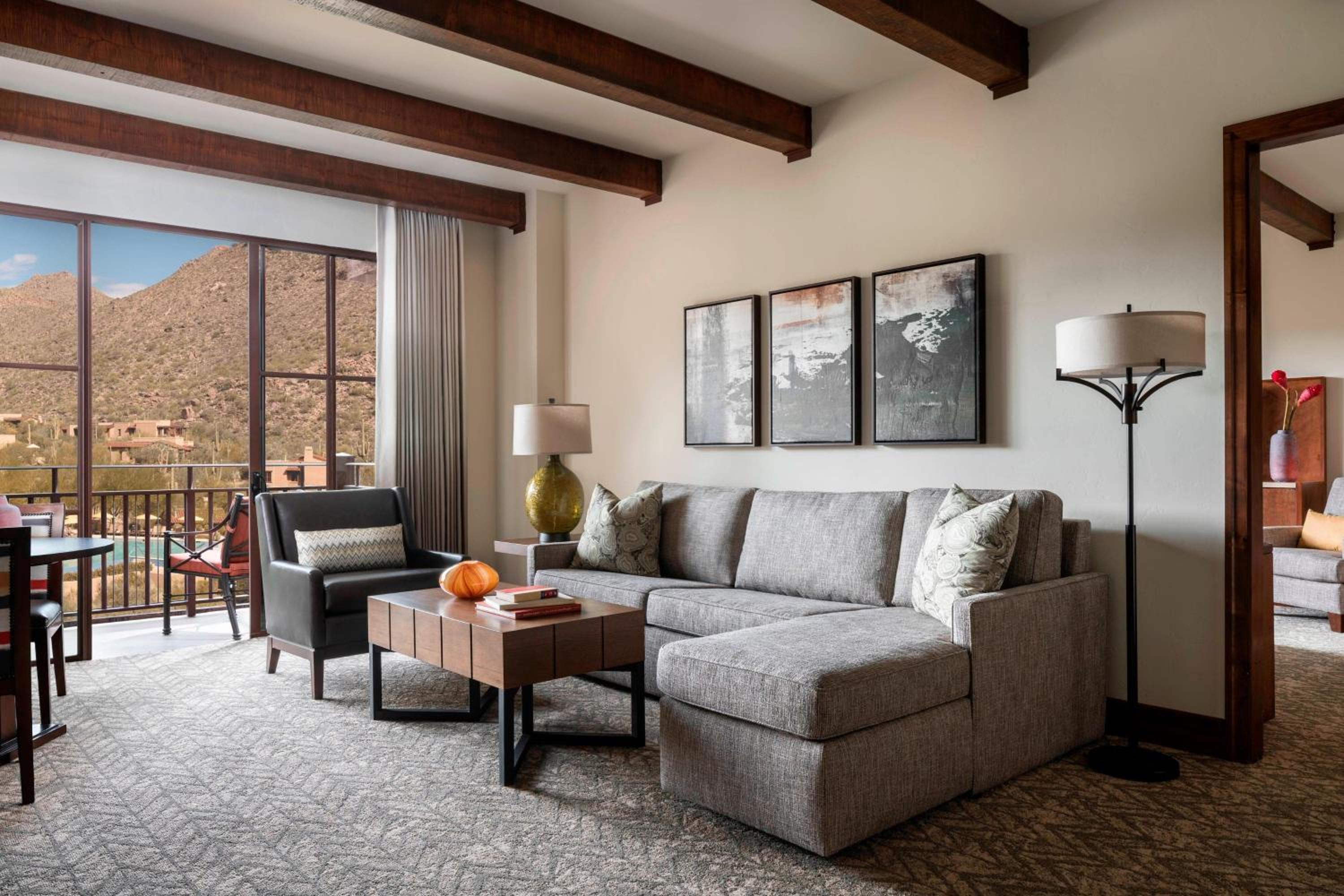One-Bedroom Executive King Suite with Sofa Bed and Balcony - Photo 3
