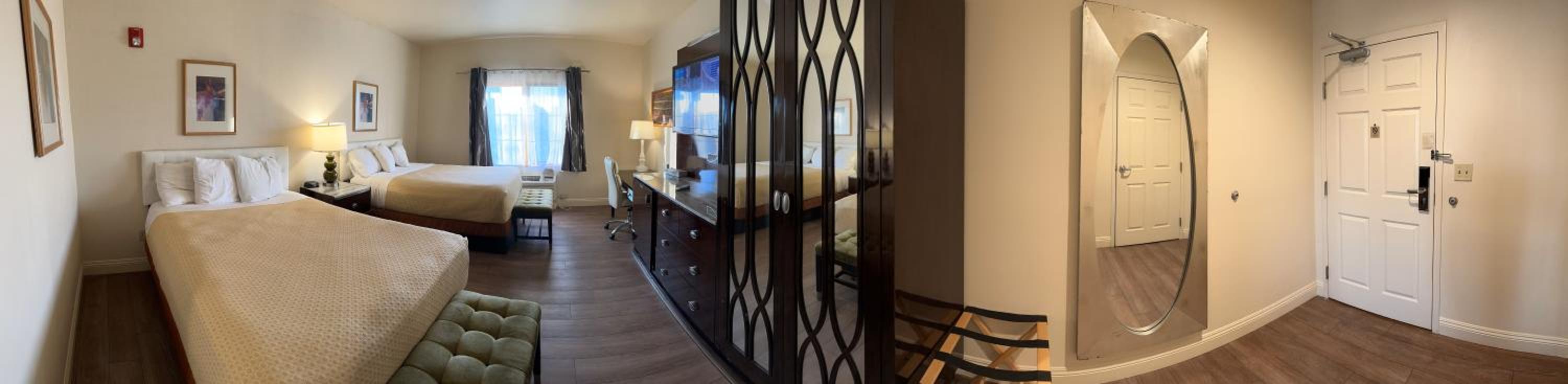 Deluxe Queen Room with Two Queen Beds - Non-Smoking - Photo 7