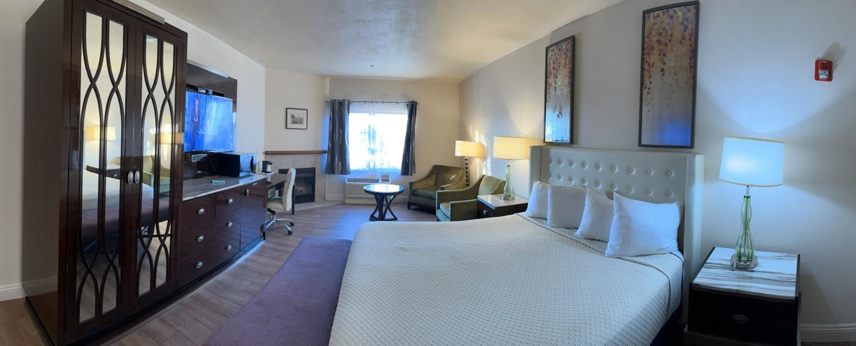 King Suite with Spa Bath and Balcony - Non-Smoking - Photo 5