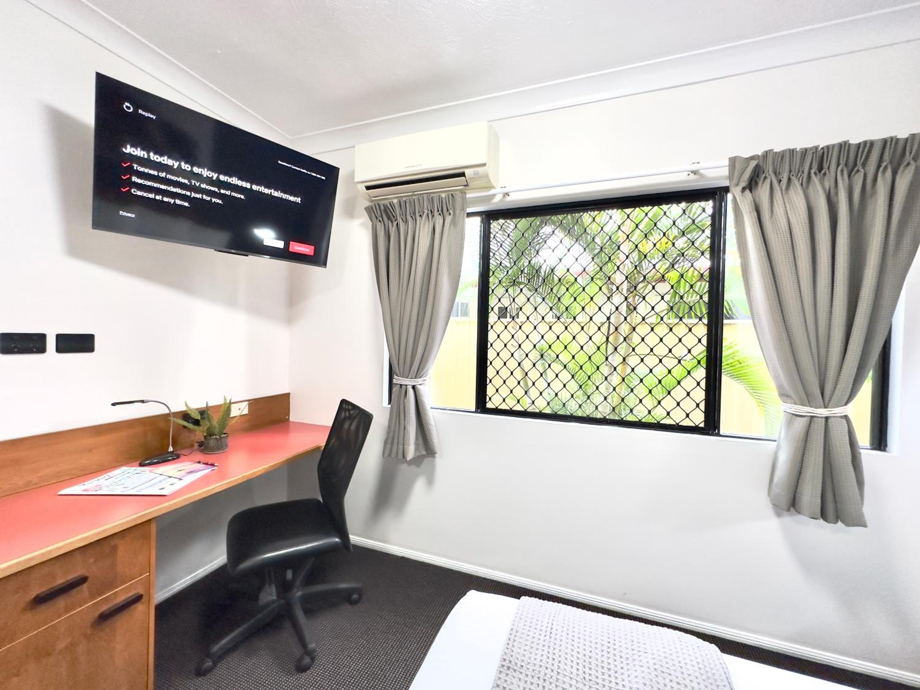 King Suite with Spa Bath photo 2