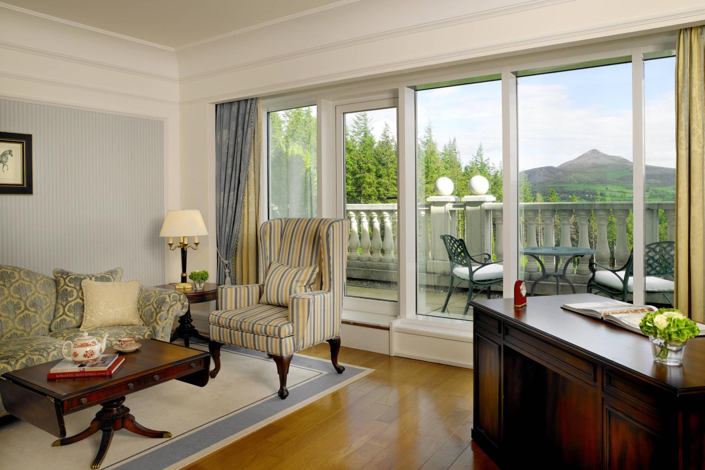 1 Bedroom Suite, 1 King, Mountain view