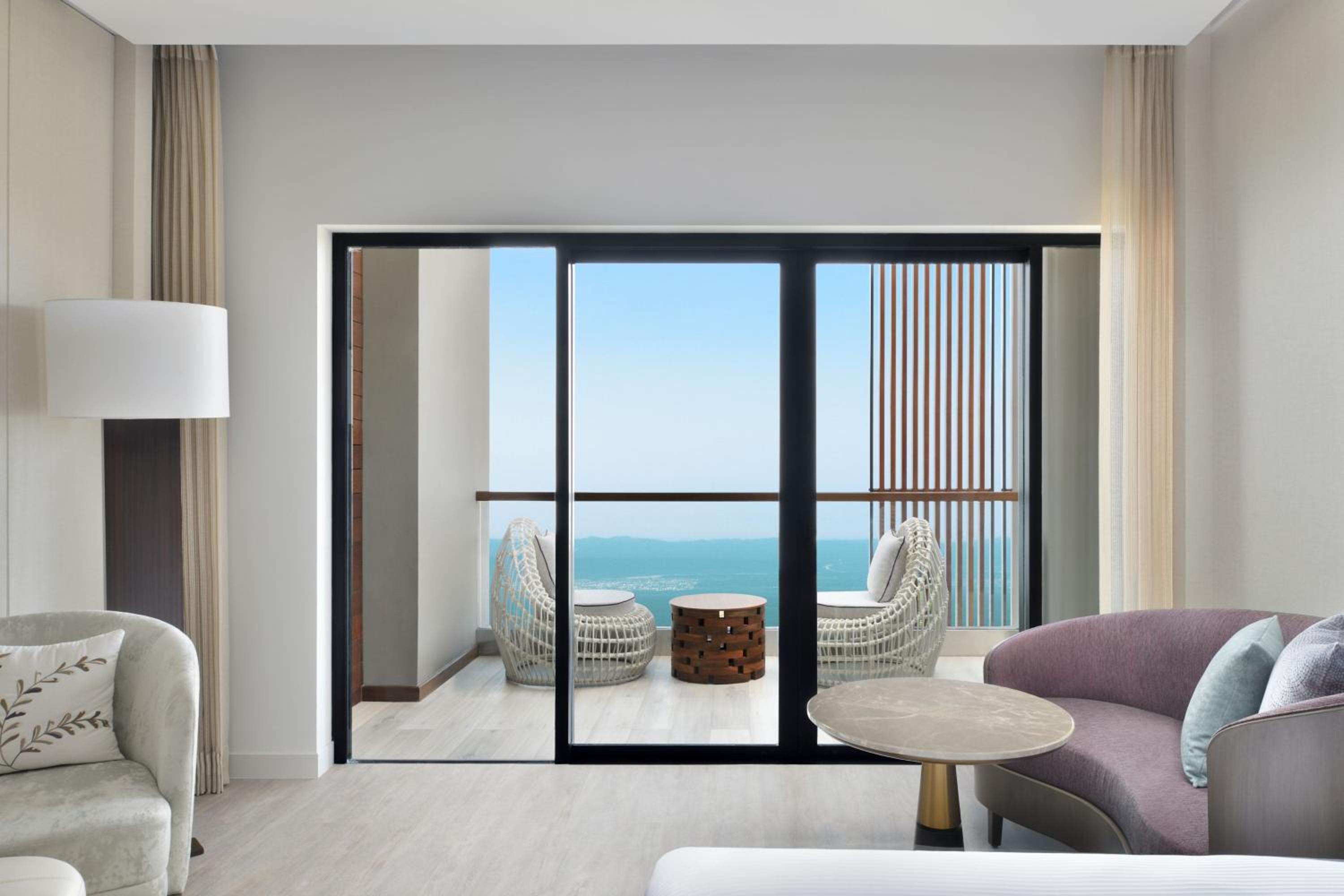 Deluxe Twin Room with Balcony | INR 1,000 wellness credit per day (non-cumulative), redeemable against Spa therapy or at Hakuna Matata (the gaming zone) - Photo 6