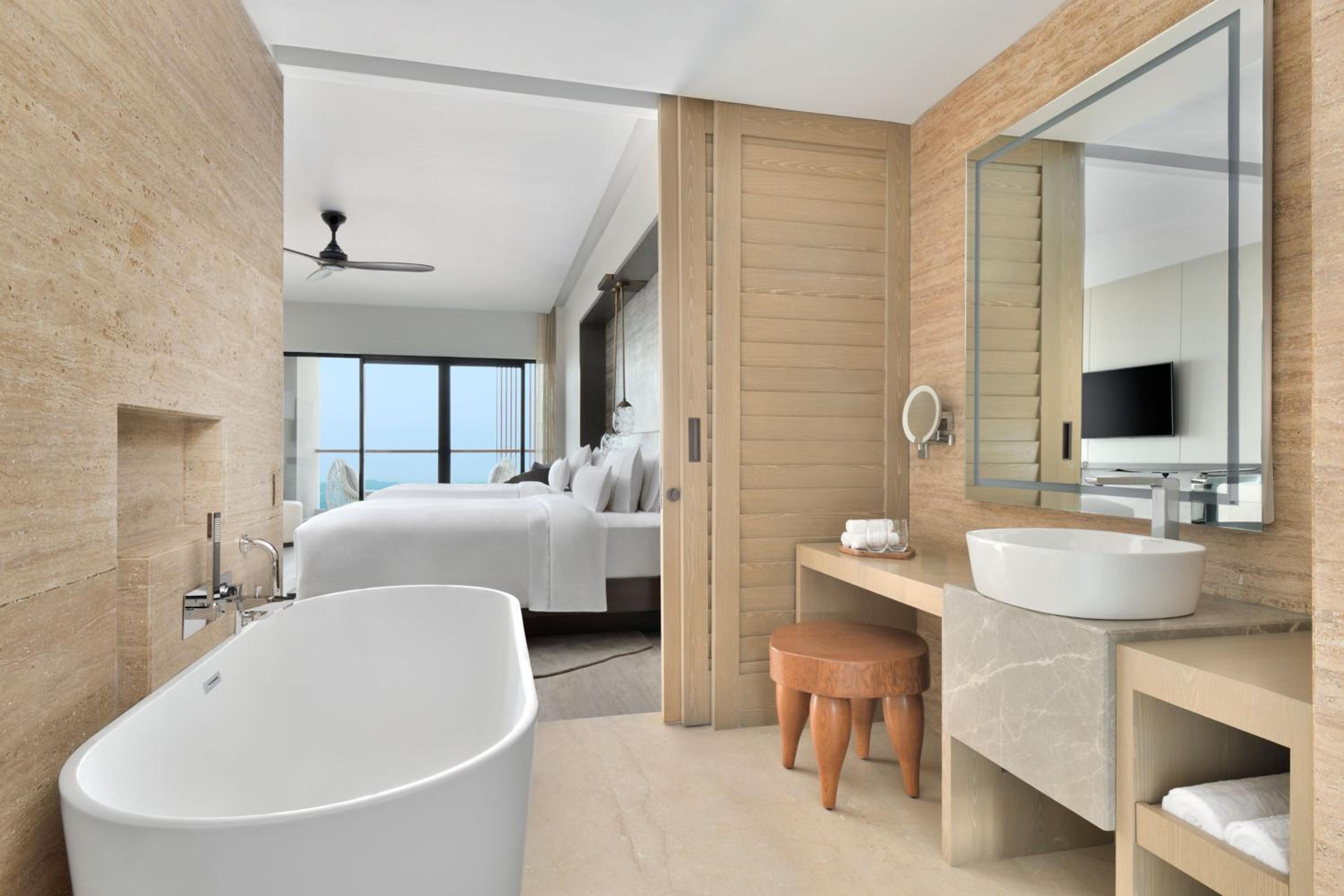 Deluxe Twin Room with Balcony | INR 1,000 wellness credit per day (non-cumulative), redeemable against Spa therapy or at Hakuna Matata (the gaming zone) - Photo 8