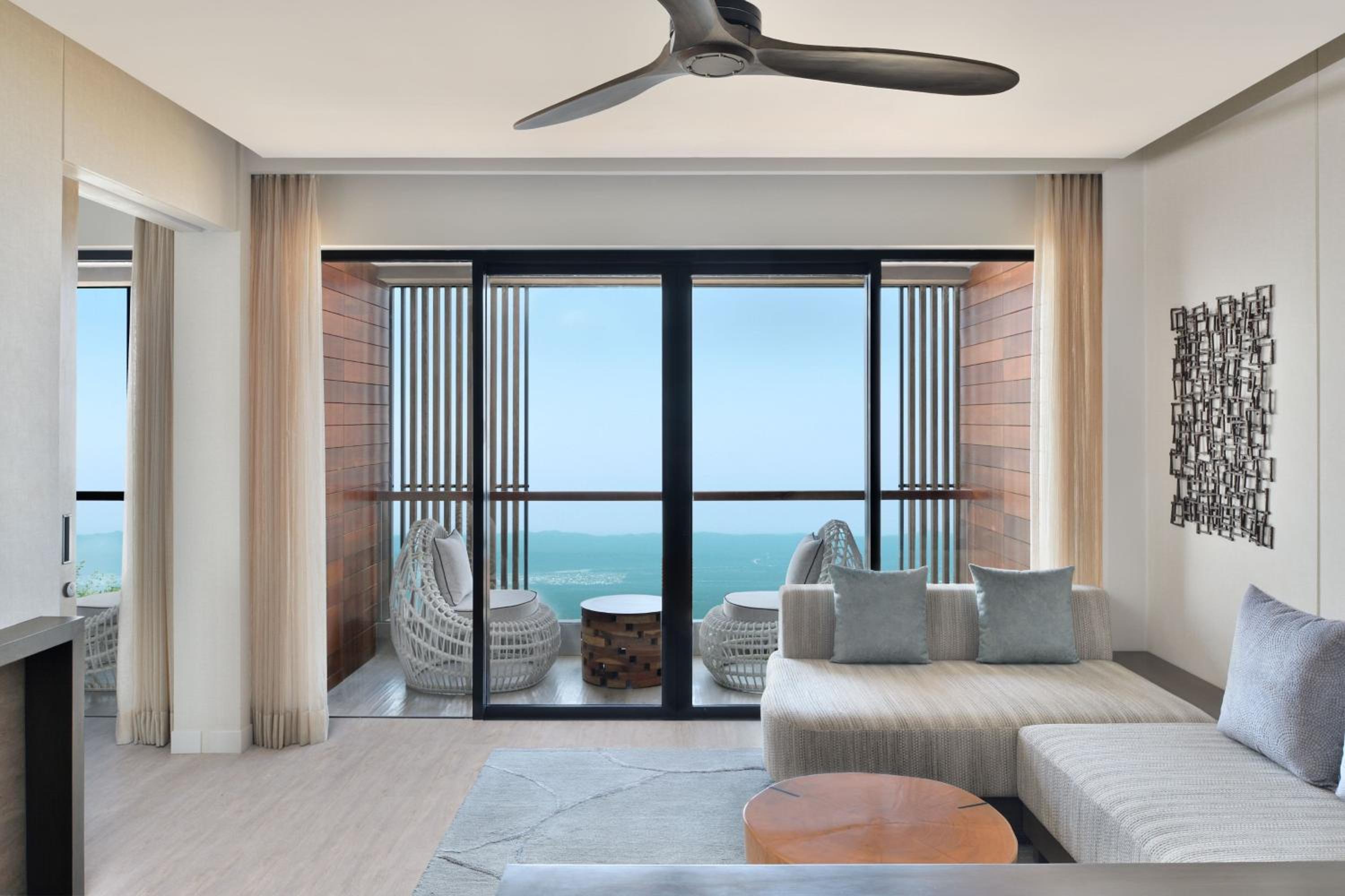 Classic King Suite with Balcony and Mountain View - INR 1,500 wellness credit per day (non-cumulative), redeemable against Spa therapy or at Hakuna Matata (the gaming zone) - Photo 5
