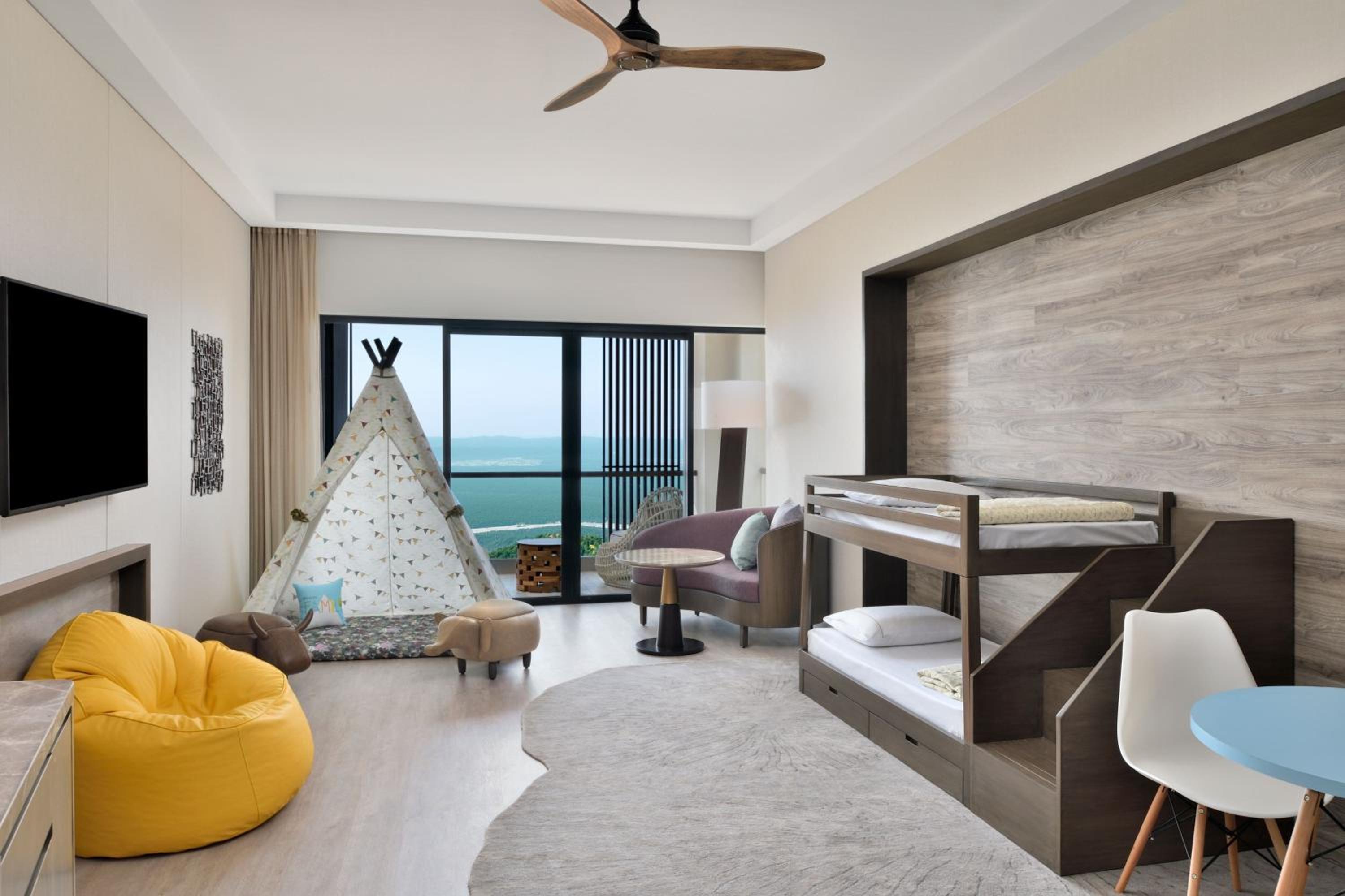 Family Room with Balcony and Mountain View | INR 1,500 wellness credit per day (non-cumulative), redeemable against Spa therapy or at Hakuna Matata (the gaming zone) - Photo 2