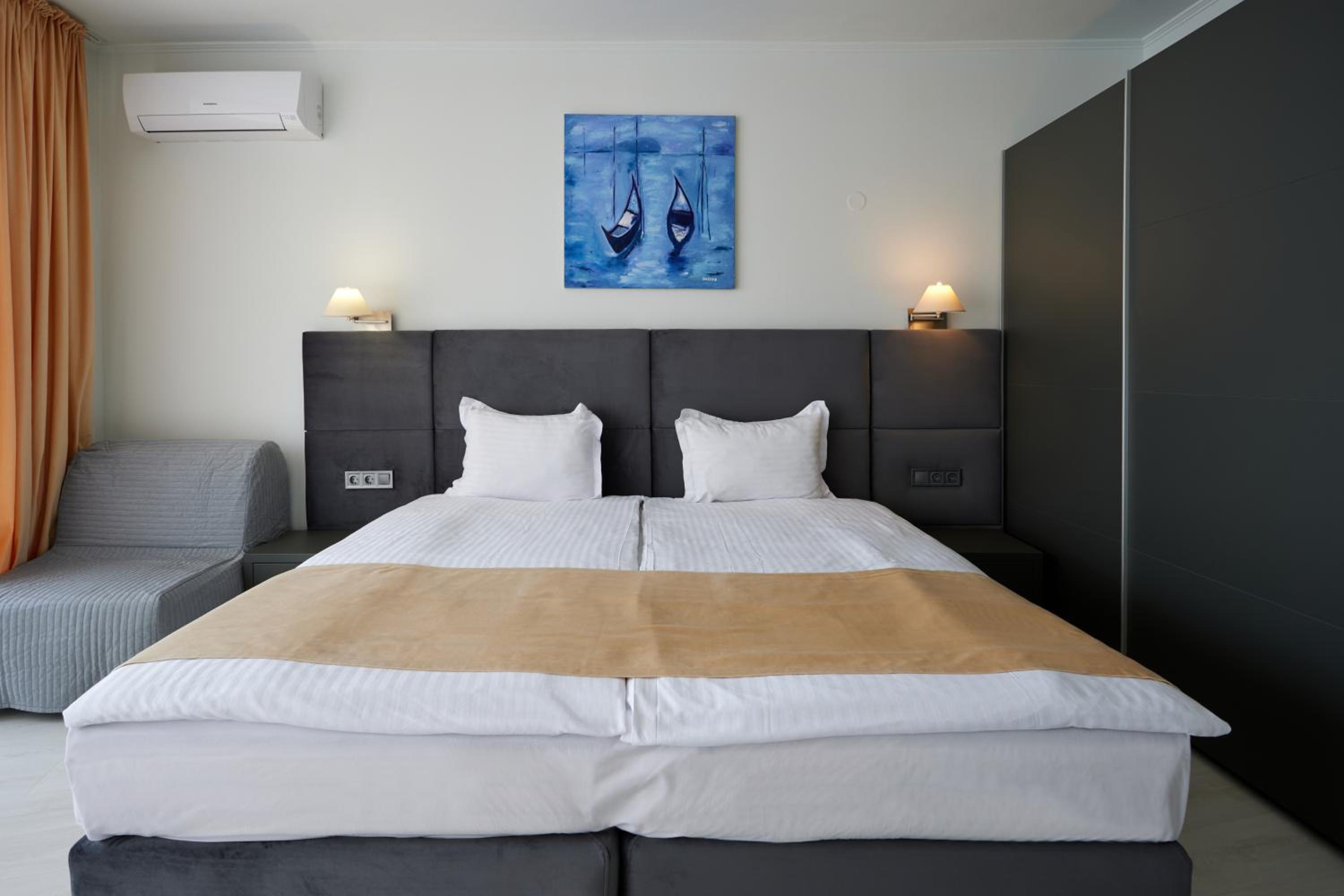 Double or Twin Room with Pool View - Photo 3