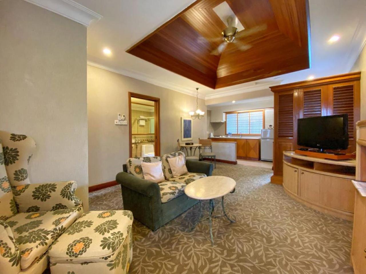 One-Bedroom Suite (Double or Twin)  photo 2