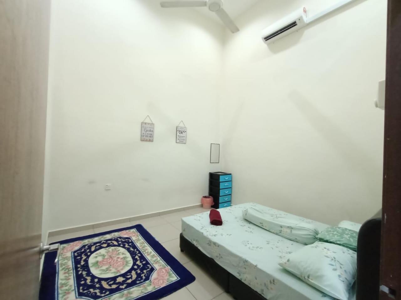 Three-Bedroom House photo 2