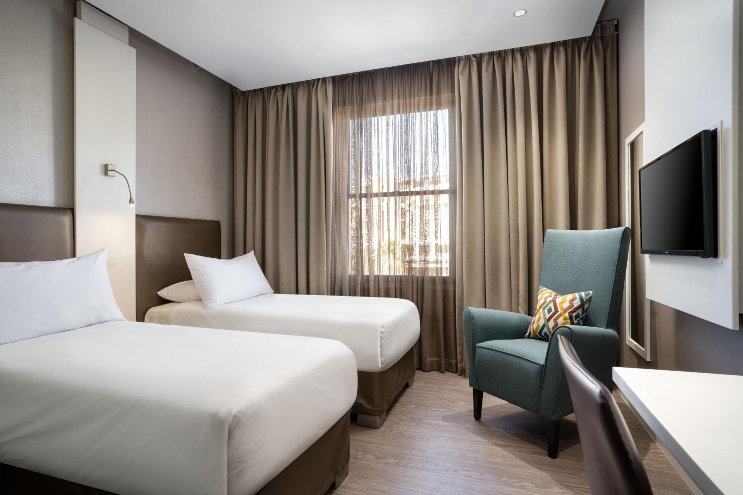 Guest Room with Twin beds