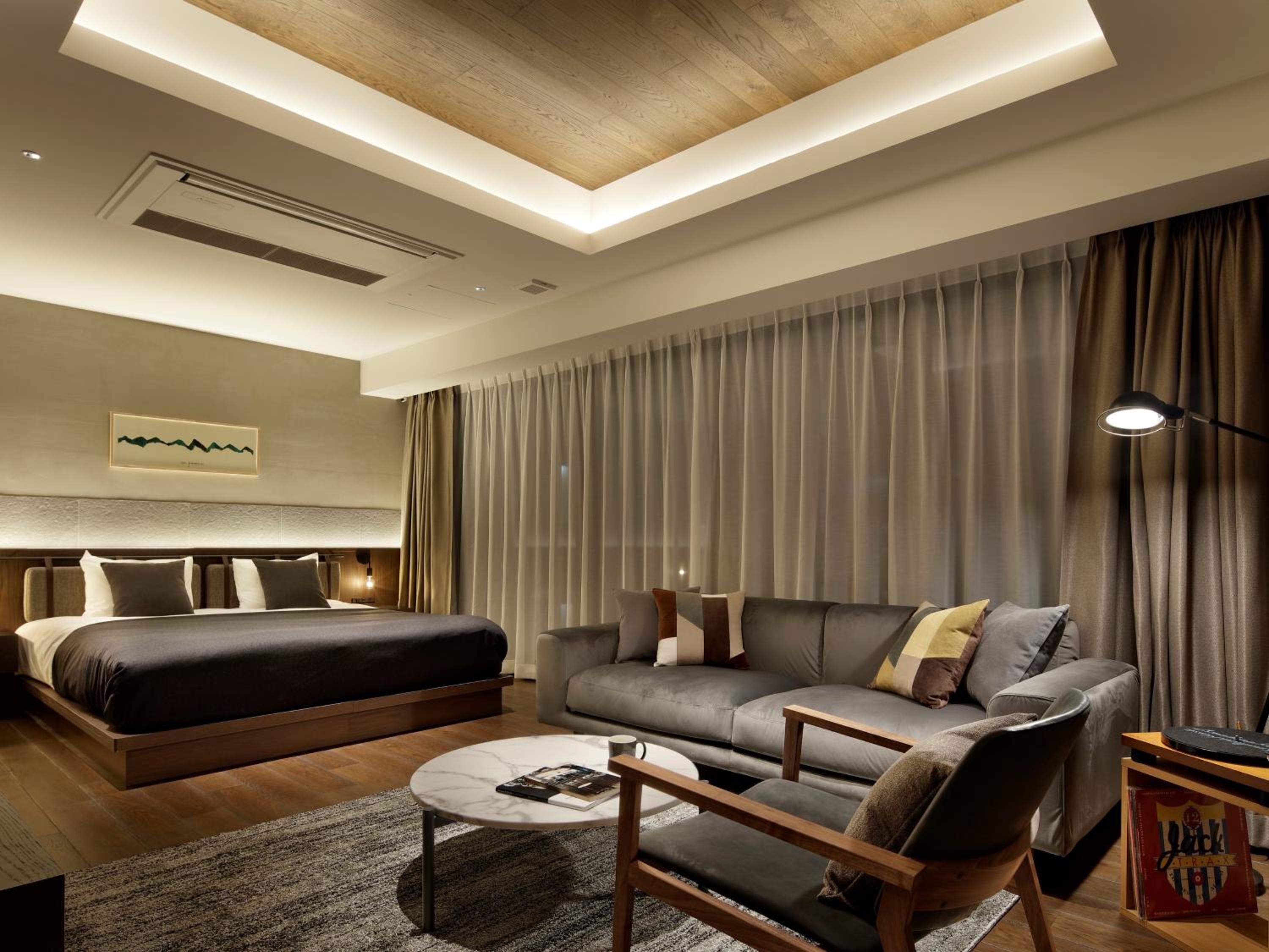 Corner Suite photo 1