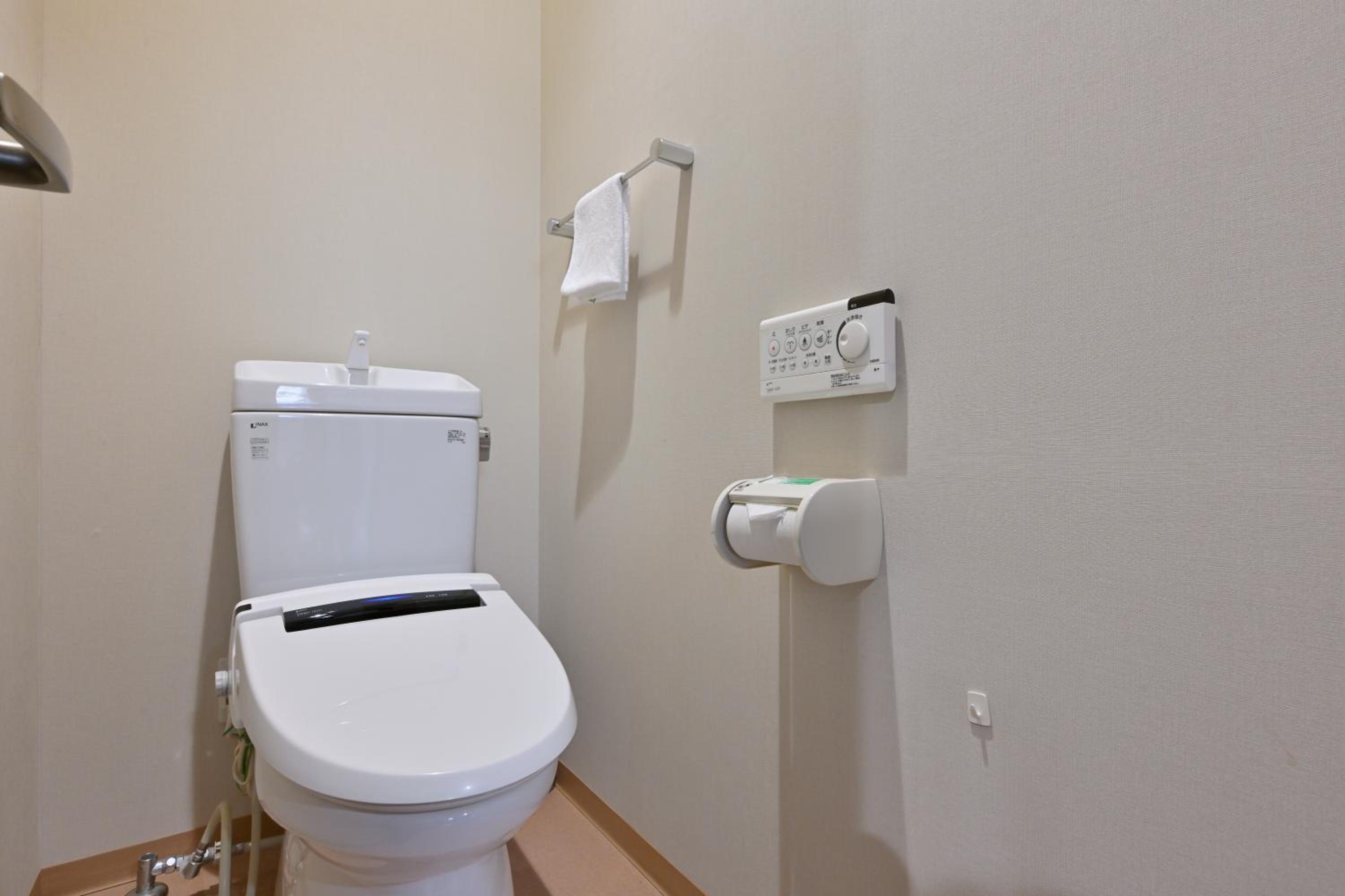 Twin Room - Non-Smoking photo 2