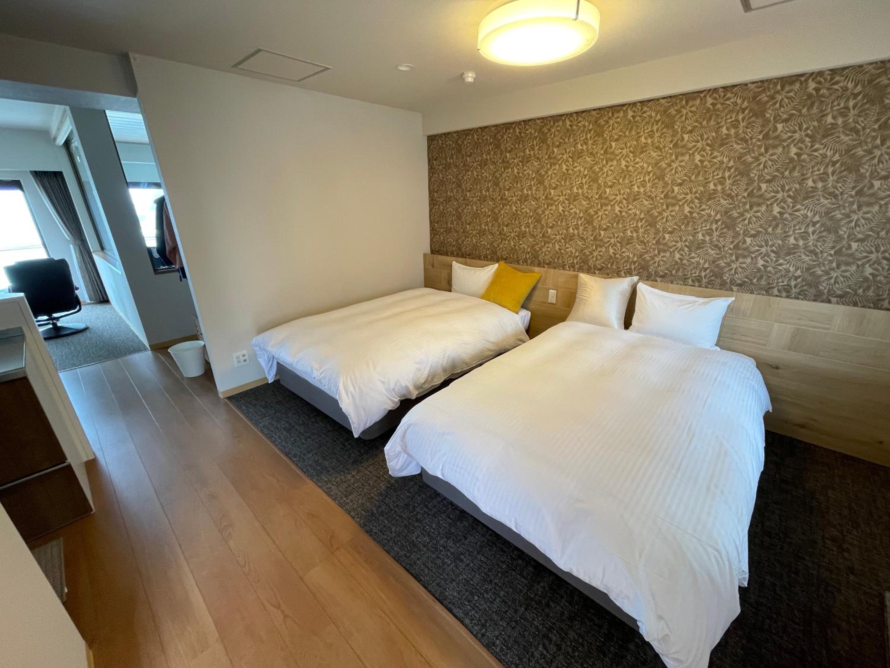 Superior Twin Room with Sea View - Photo 7