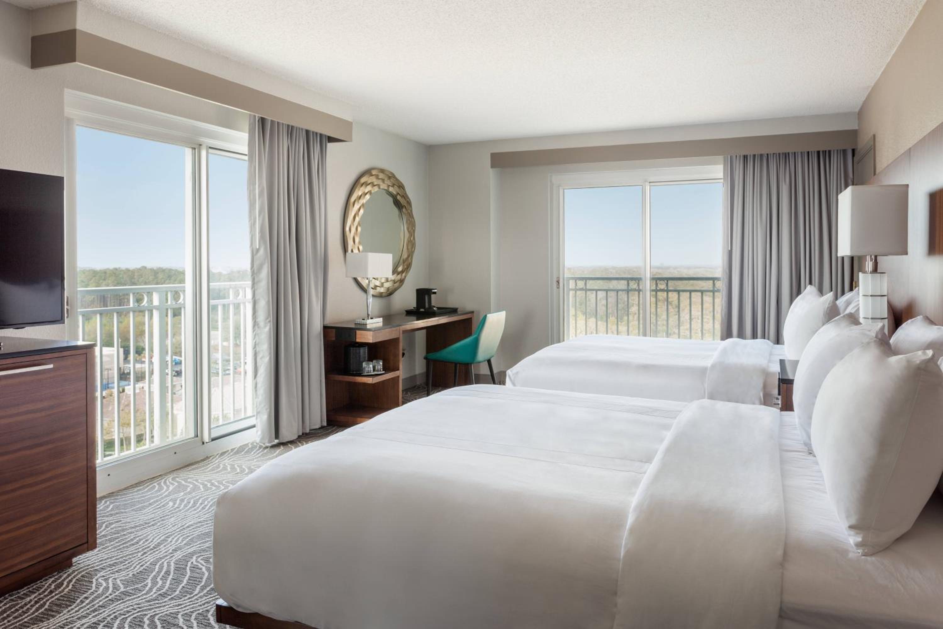 Queen Room with Two Queen Beds and Resort View - Photo 3