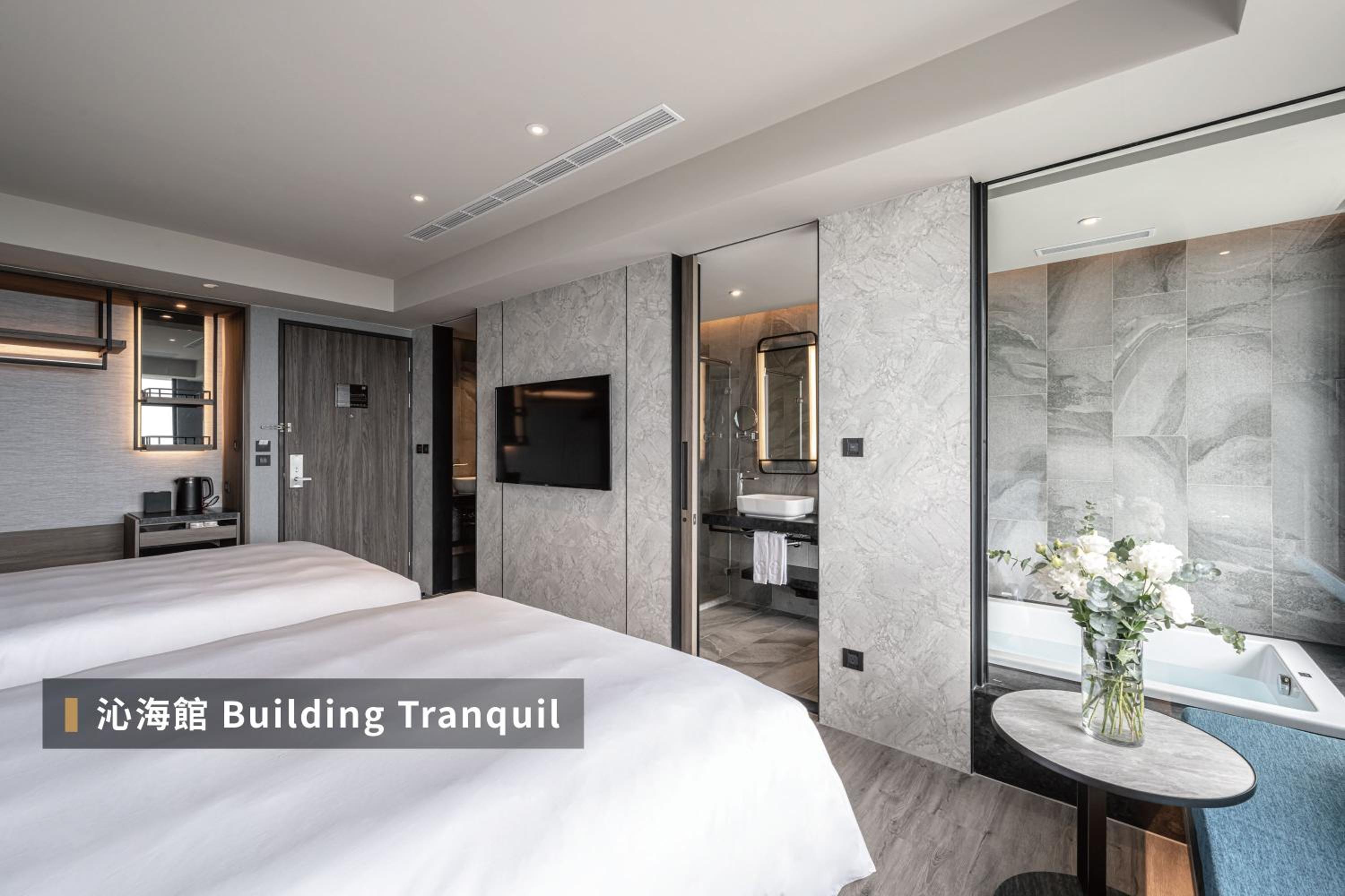 Building Tranquil - Executive Deluxe Family Room with Ocean View - Photo 2
