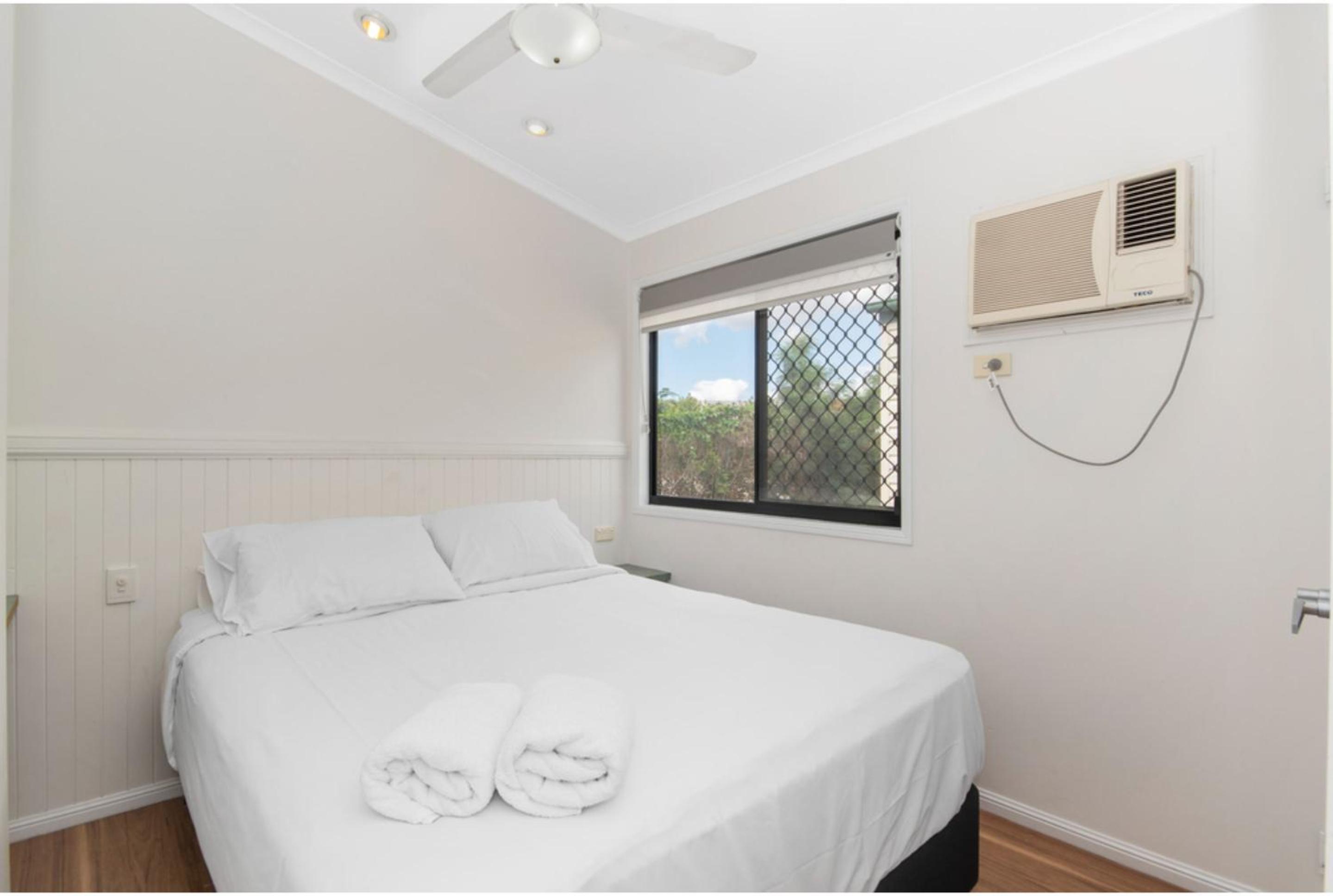 Standard 2 Bedroom Cabin - Sleeps 6 photo 3