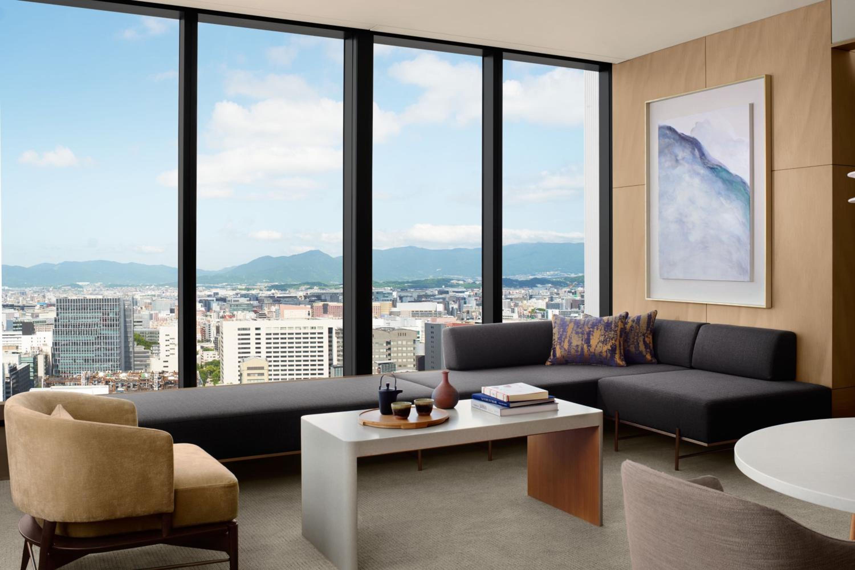 Premium Suite, Club lounge access, 1 Bedroom Suite, 1 King - Photo 1