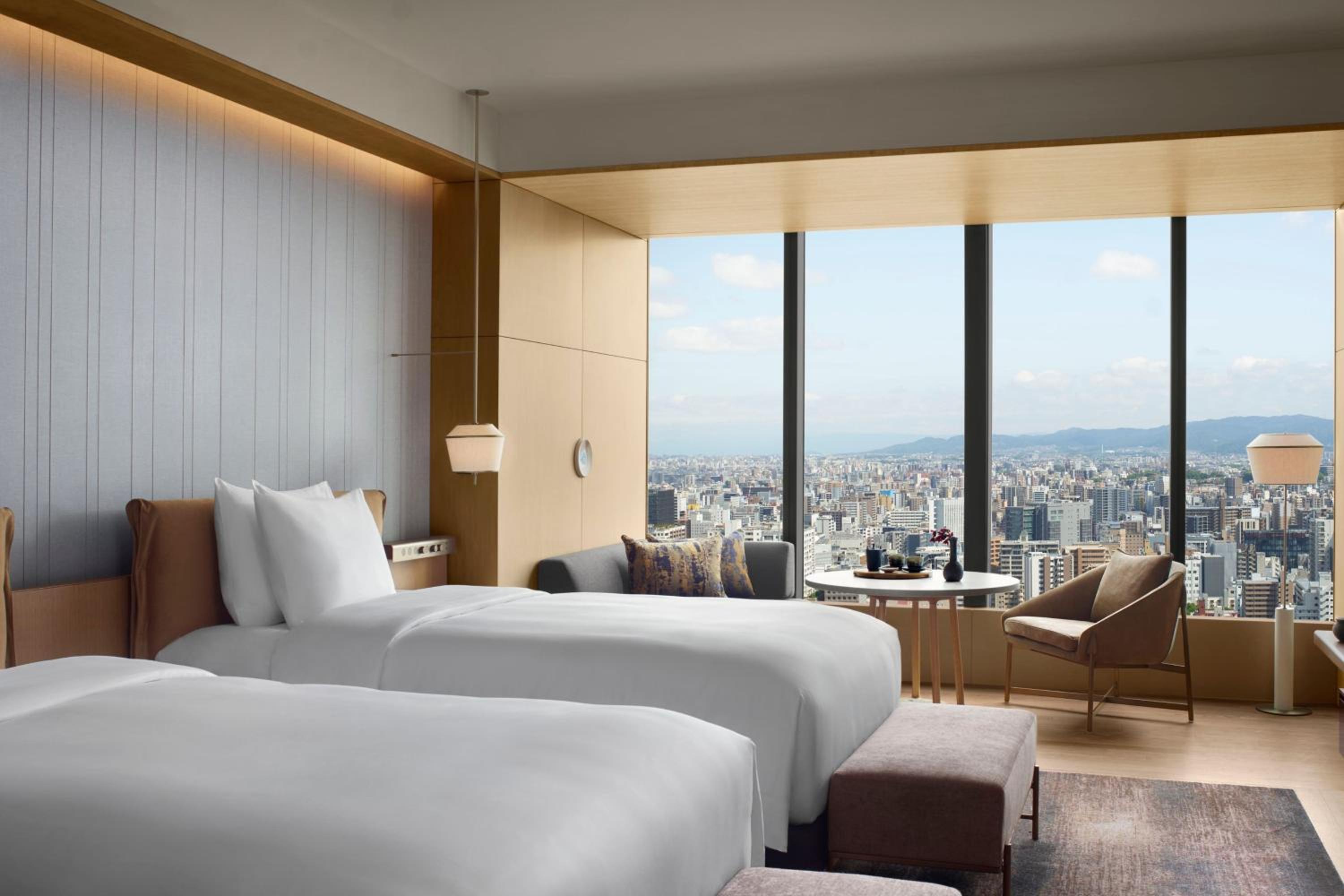 Guest room, 2 Doubles, Skyline view - Photo 8
