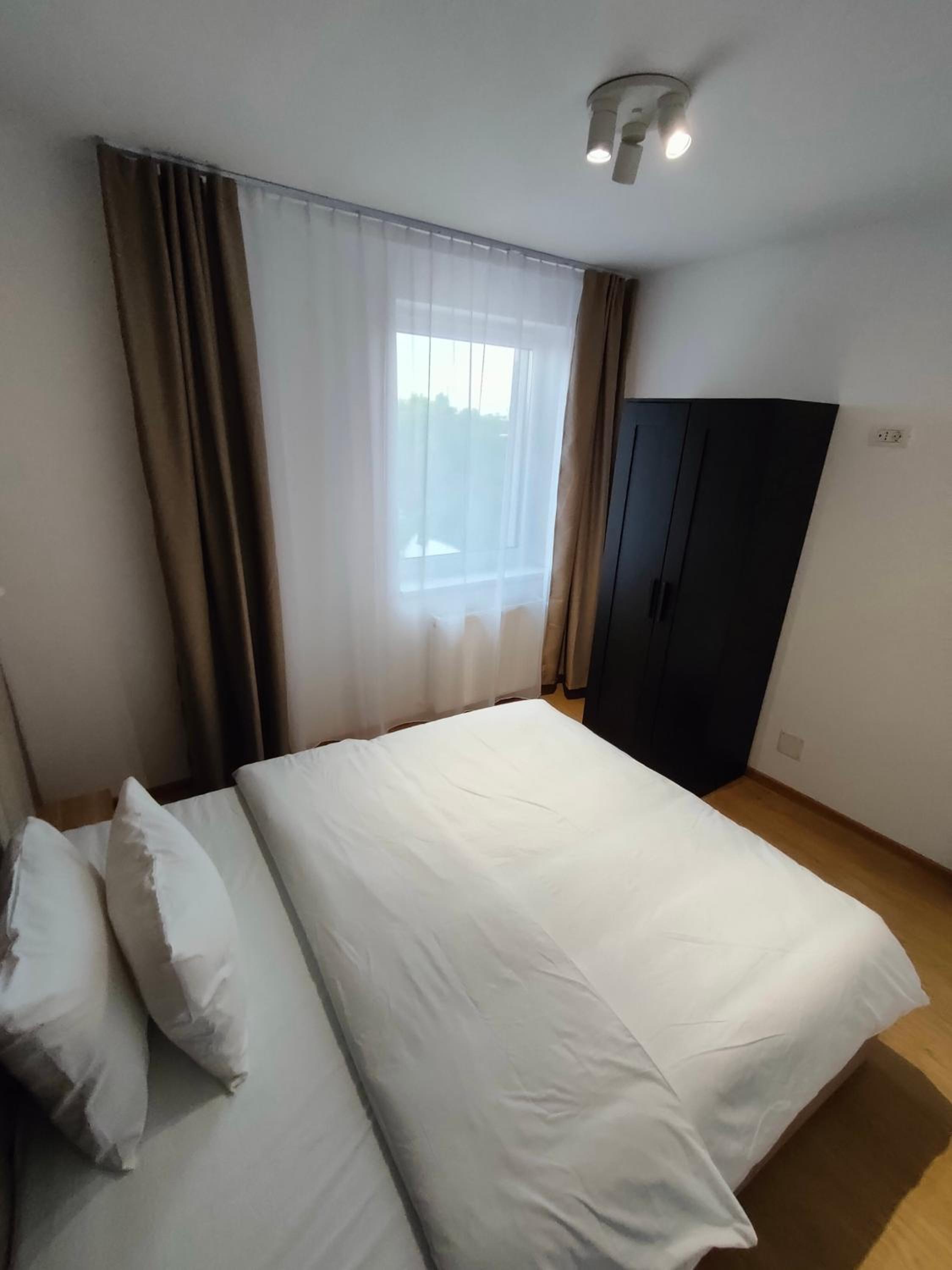 One-Bedroom Apartment - Photo 2