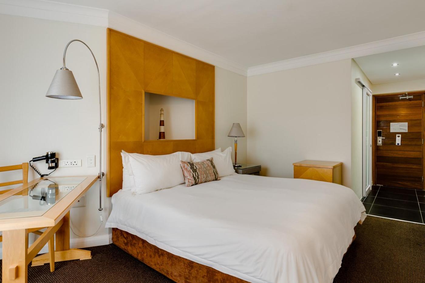 Guest Room, 1 King - Photo 1