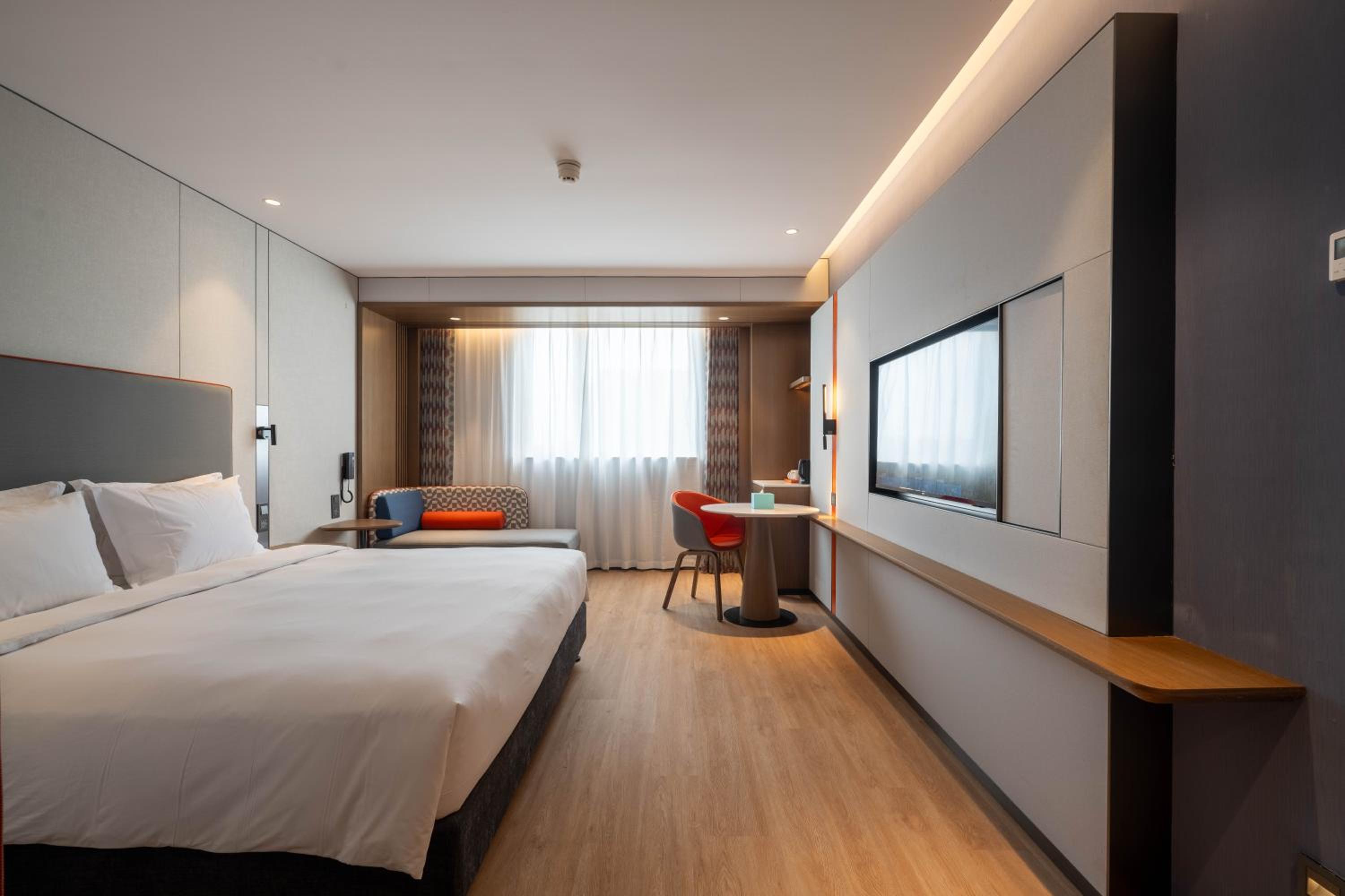 Standard Queen Room
