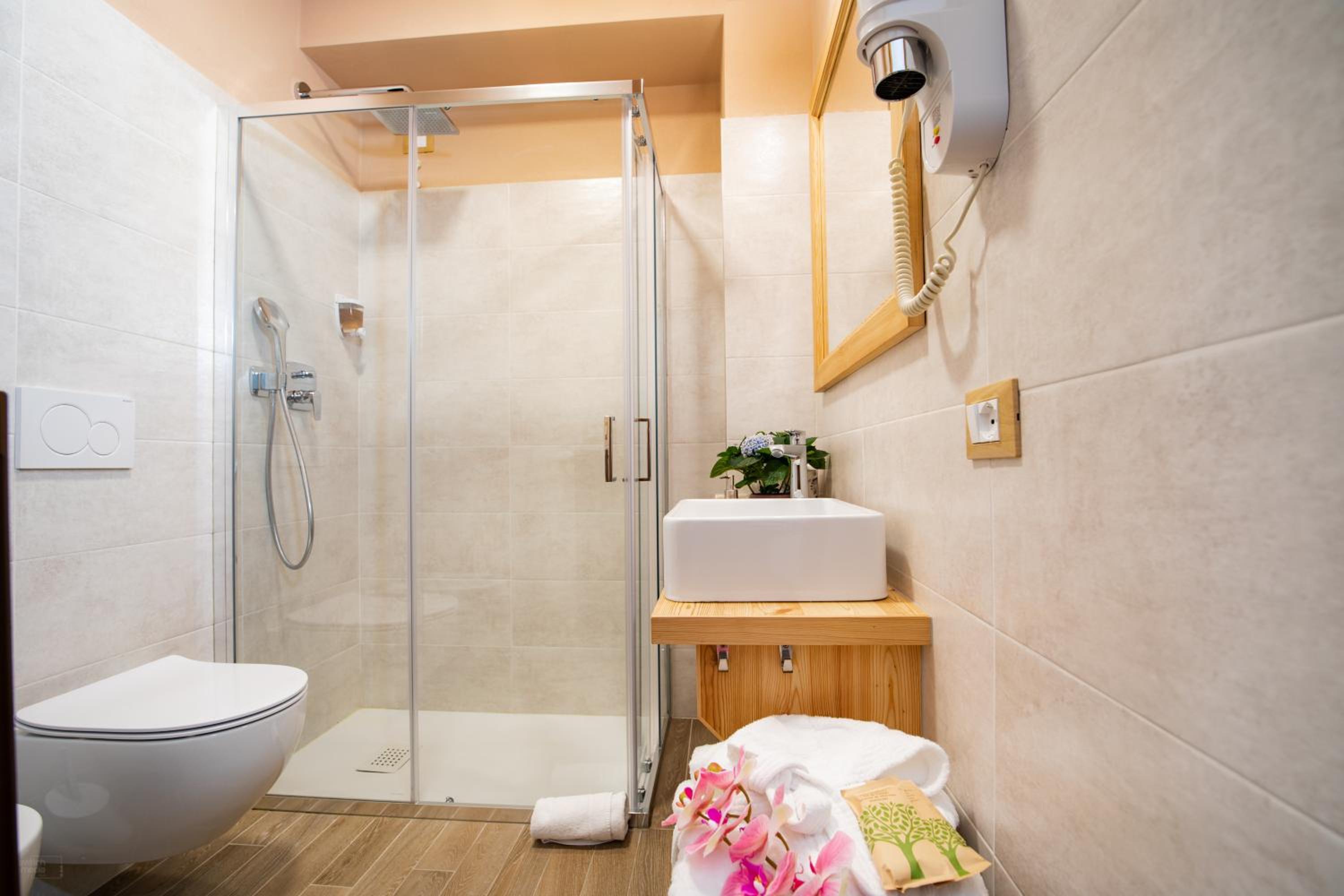 Standard Triple Room - Photo 8