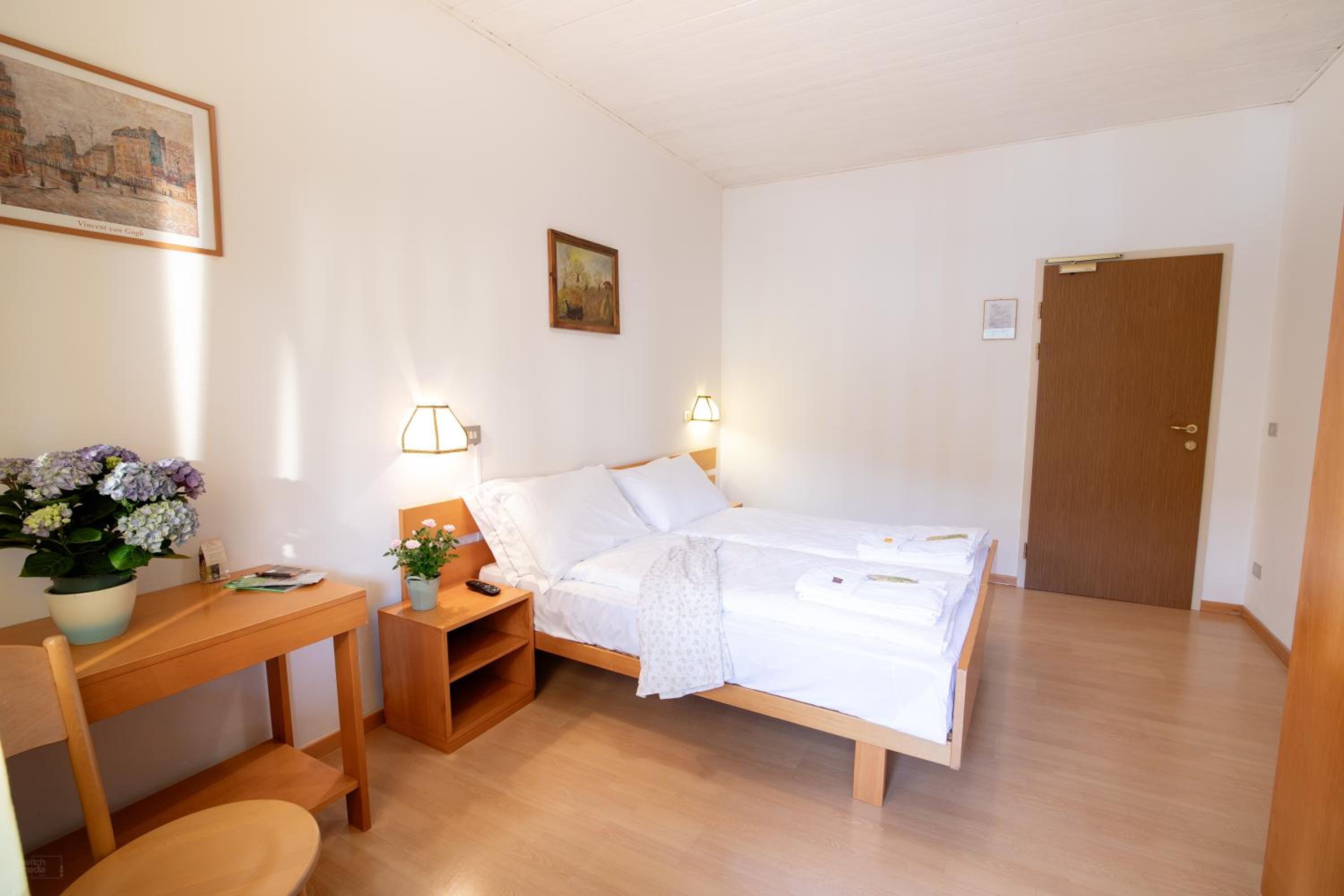 Standard Double or Twin Room - Photo 4