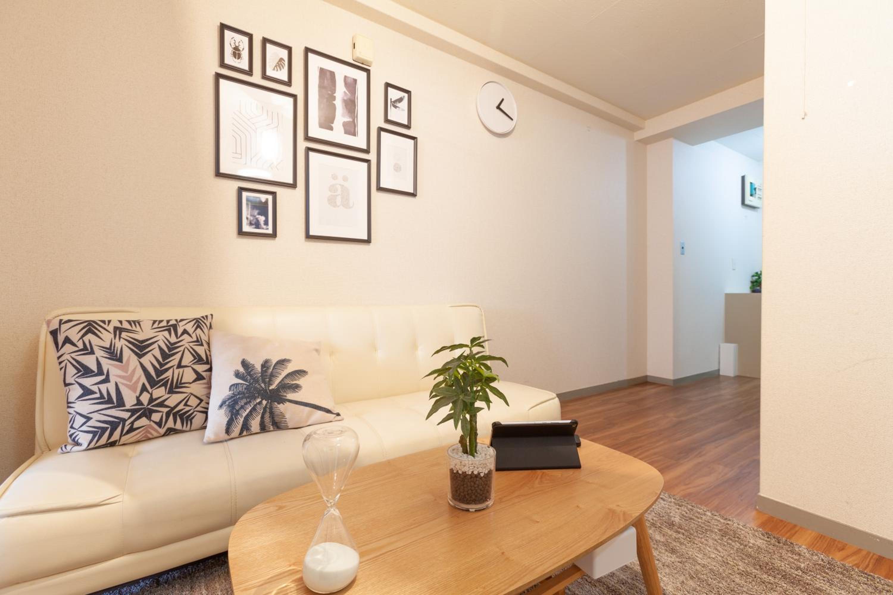 One-Bedroom Apartment photo 1