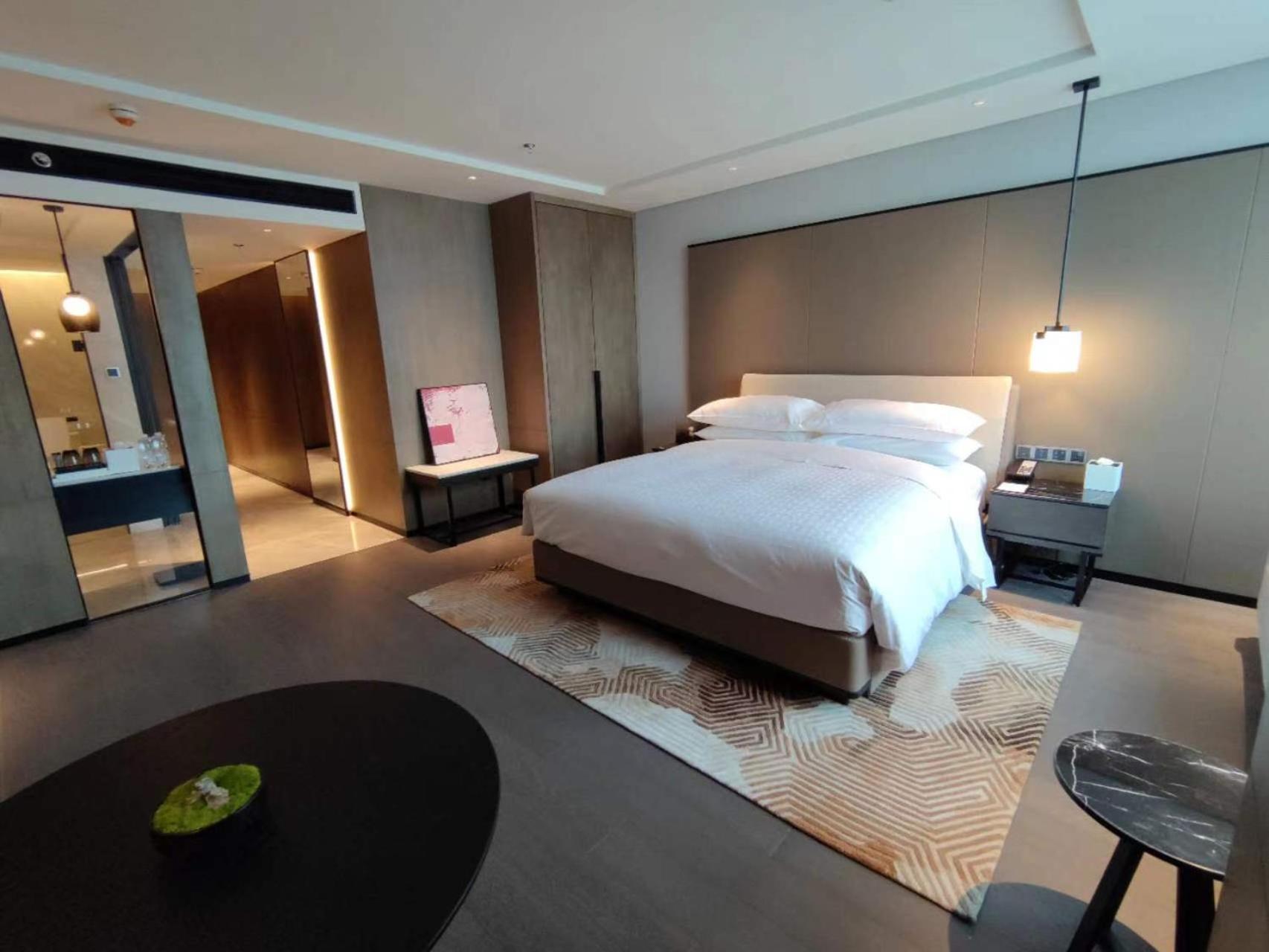 Premium King Room with Garden View