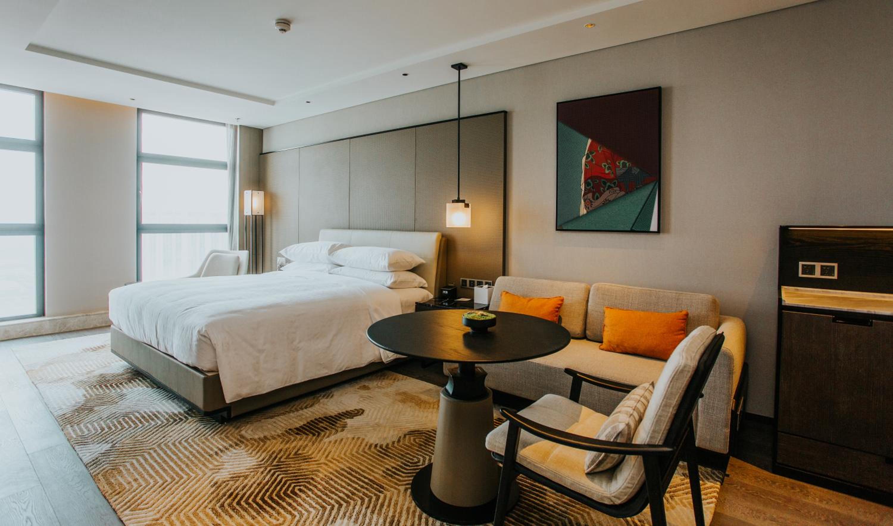 Deluxe King Room with City View