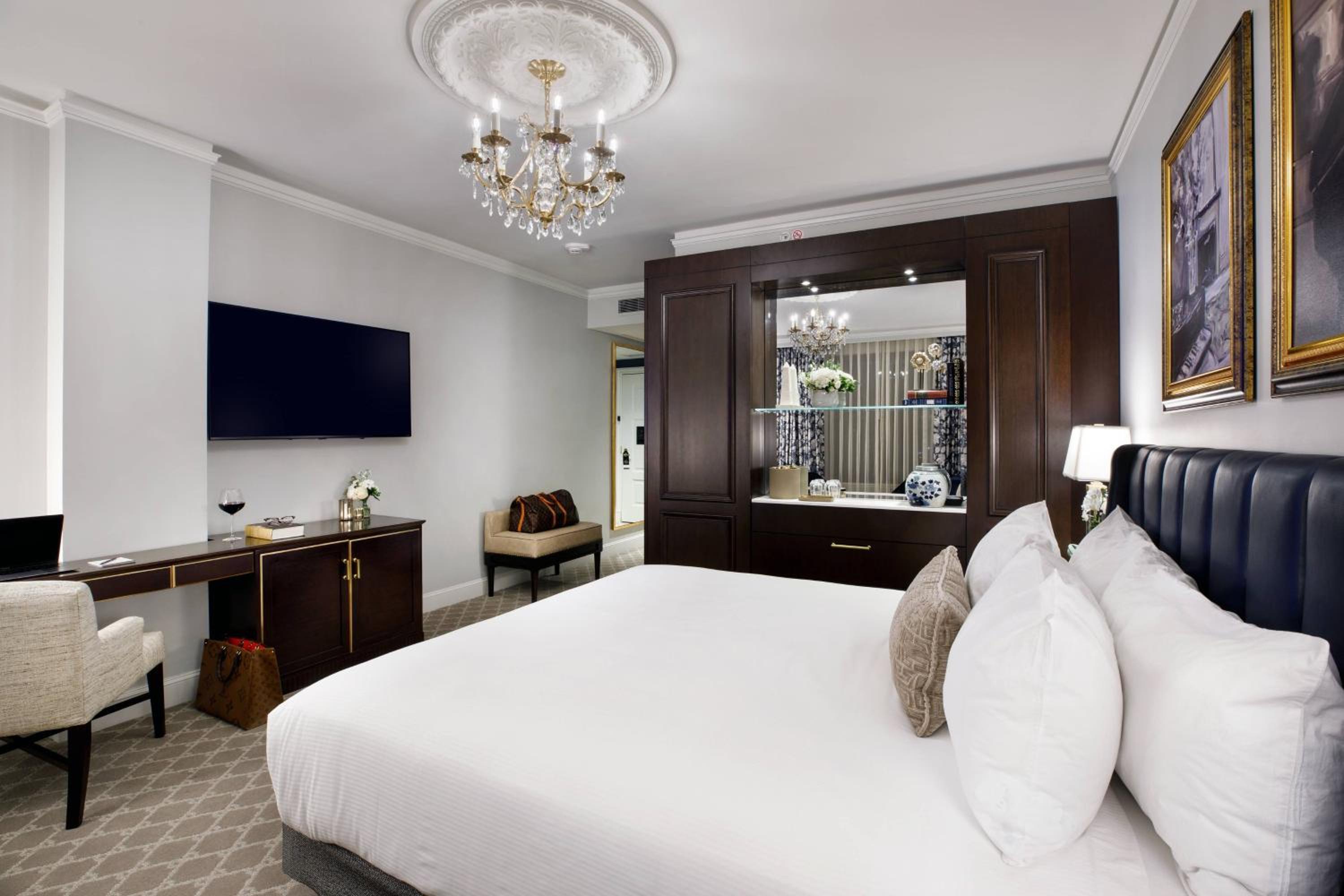 Guest Room, 1 King - Photo 4