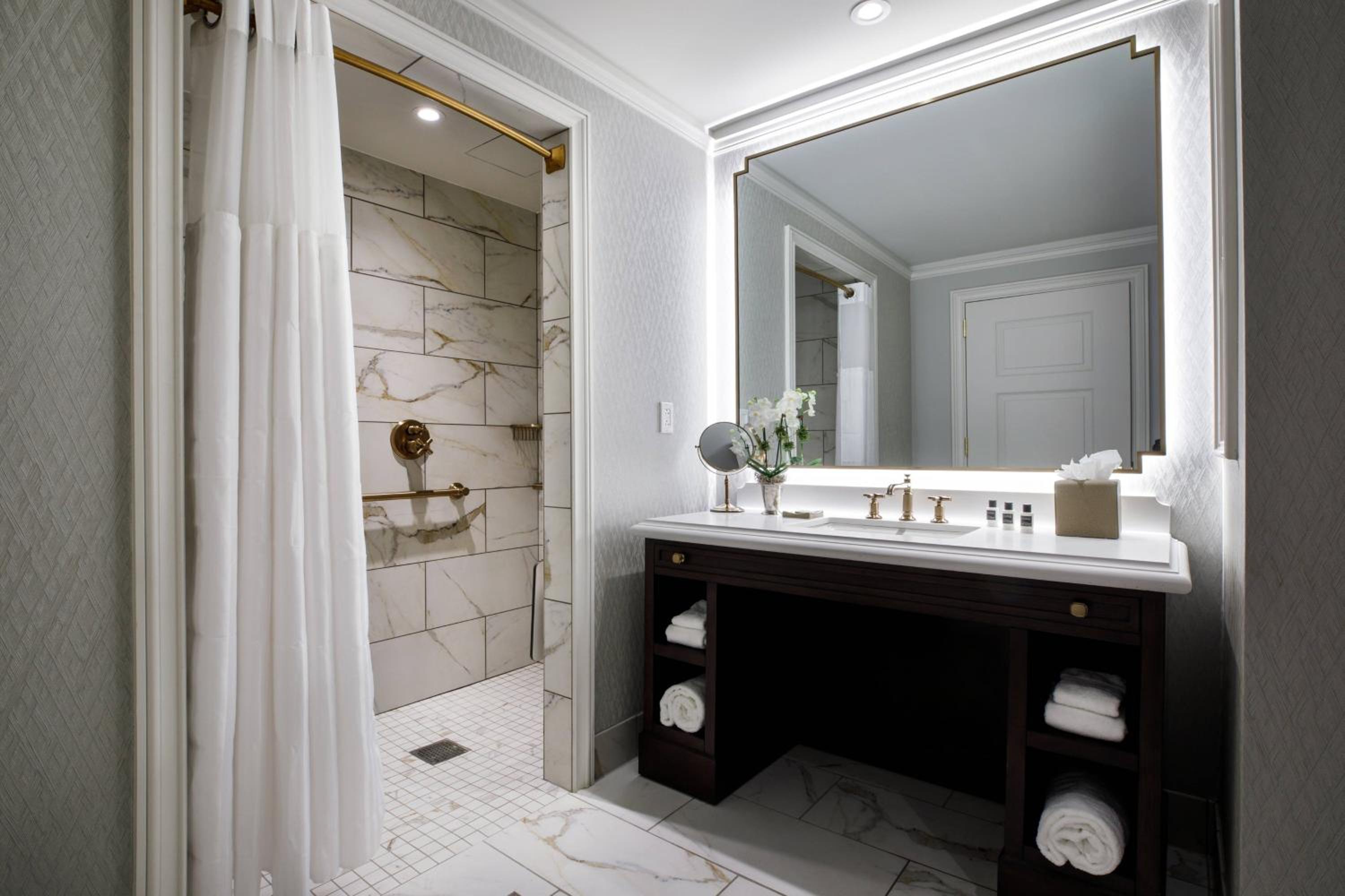 Guest Room, 1 King - Photo 5