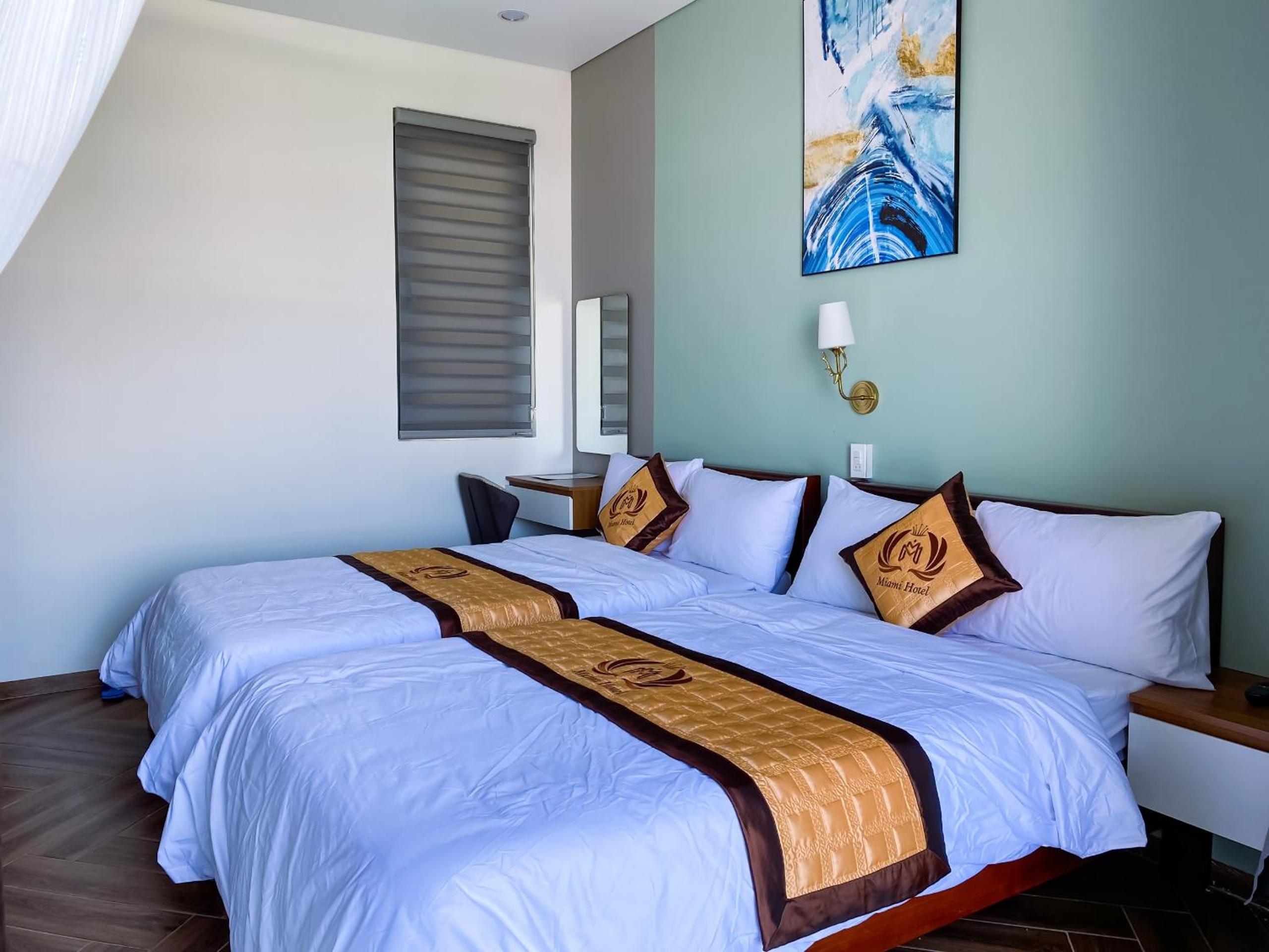 Double Room with Balcony (2 Adults + 1 Child) photo 2