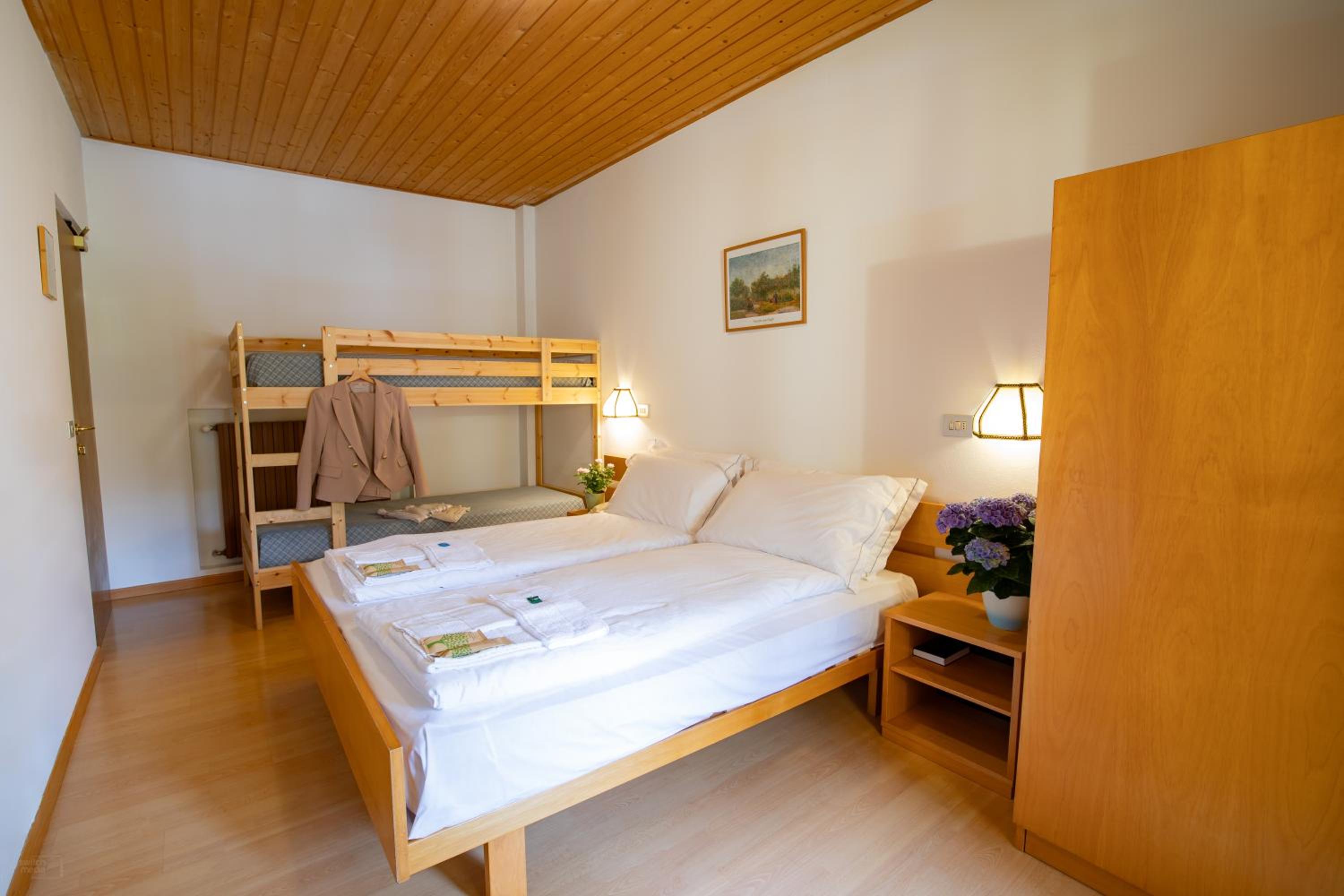 Economy Quadruple Room - Photo 1