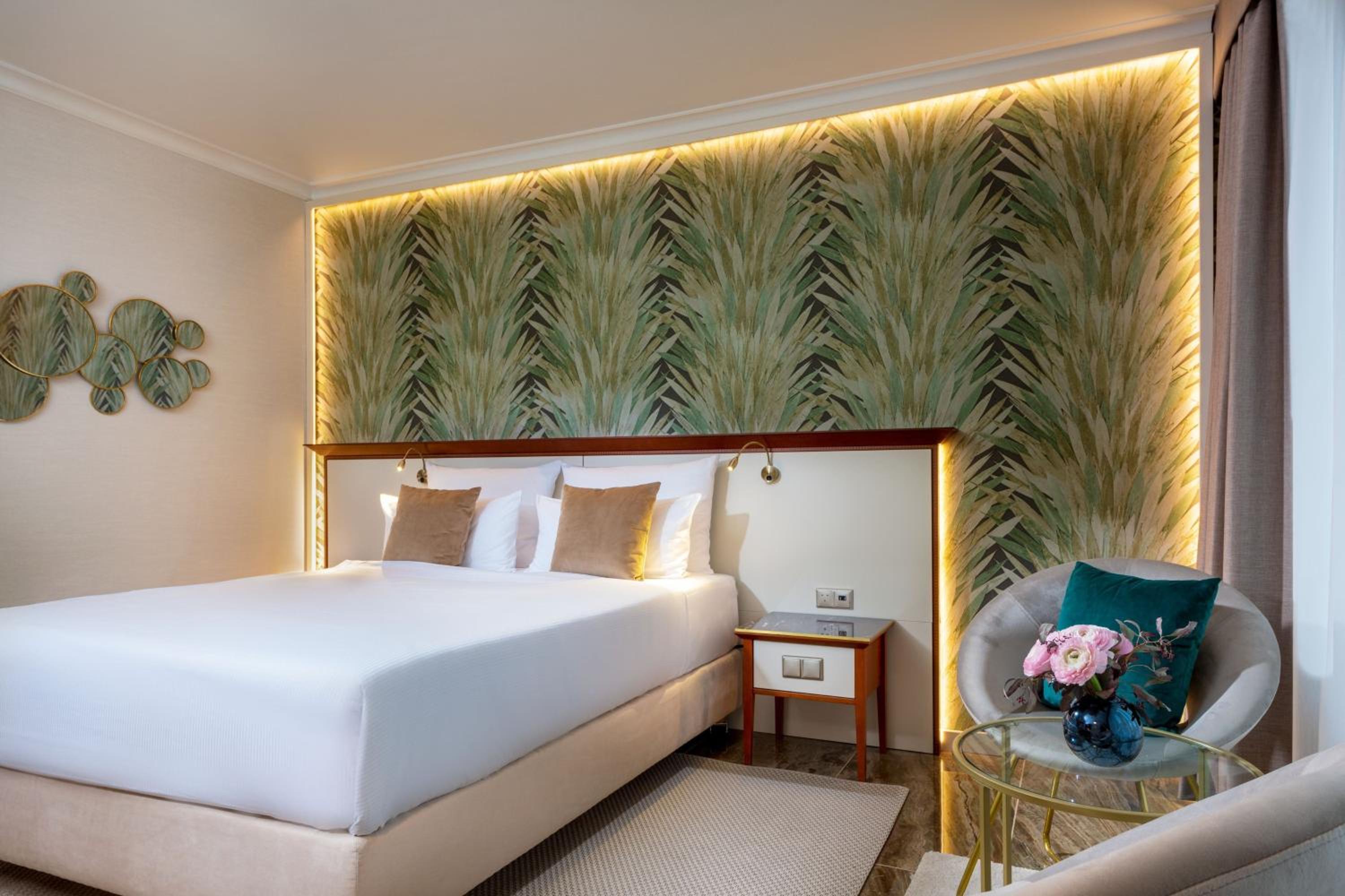 Executive Queen Room - Executive Lounge Access